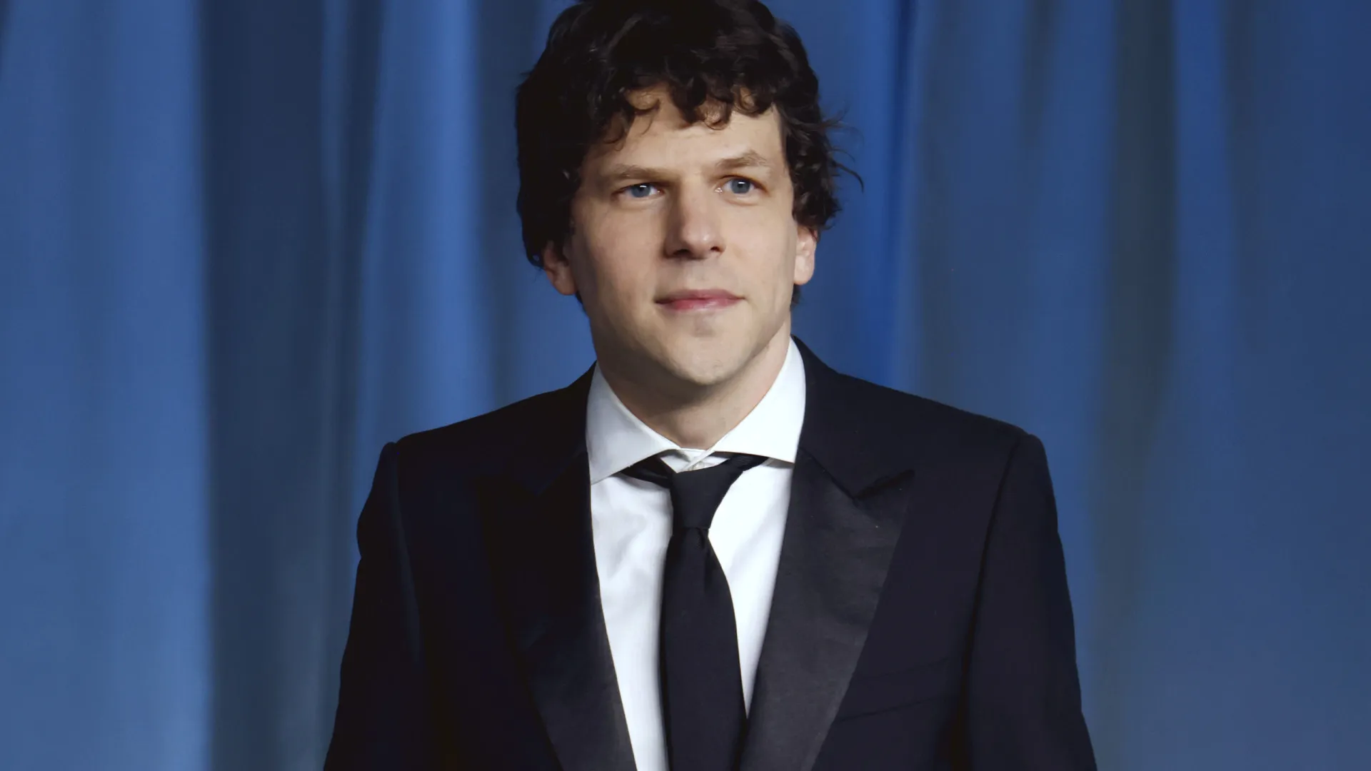 
                    Jesse Eisenberg vai doar um rim. Cuidados a ter antes e após a cirurgia
                