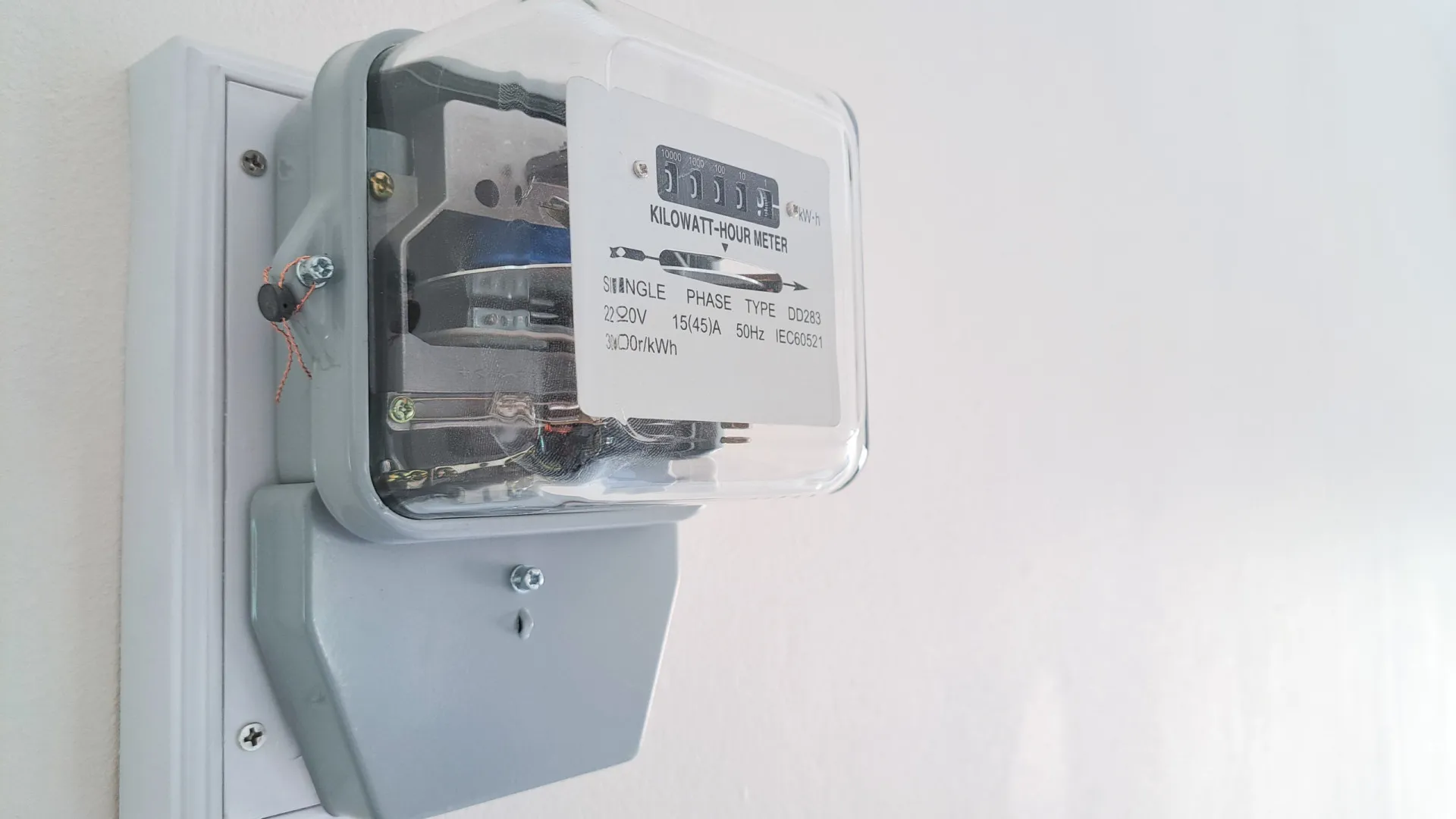 
                    Ligação de contadores da luz à rede inteligente 