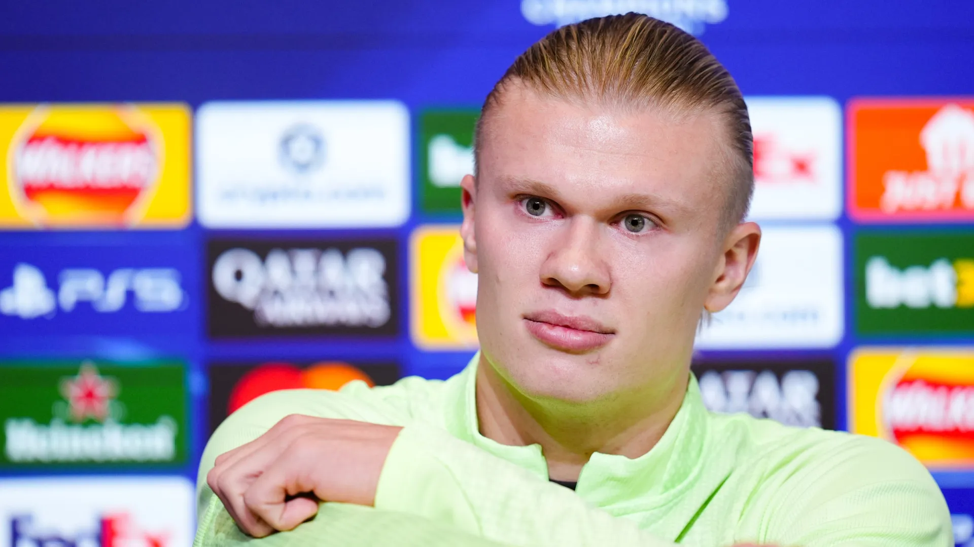 
                    Erling Haaland recusa comparações de Guardiola a Messi e Ronaldo
                