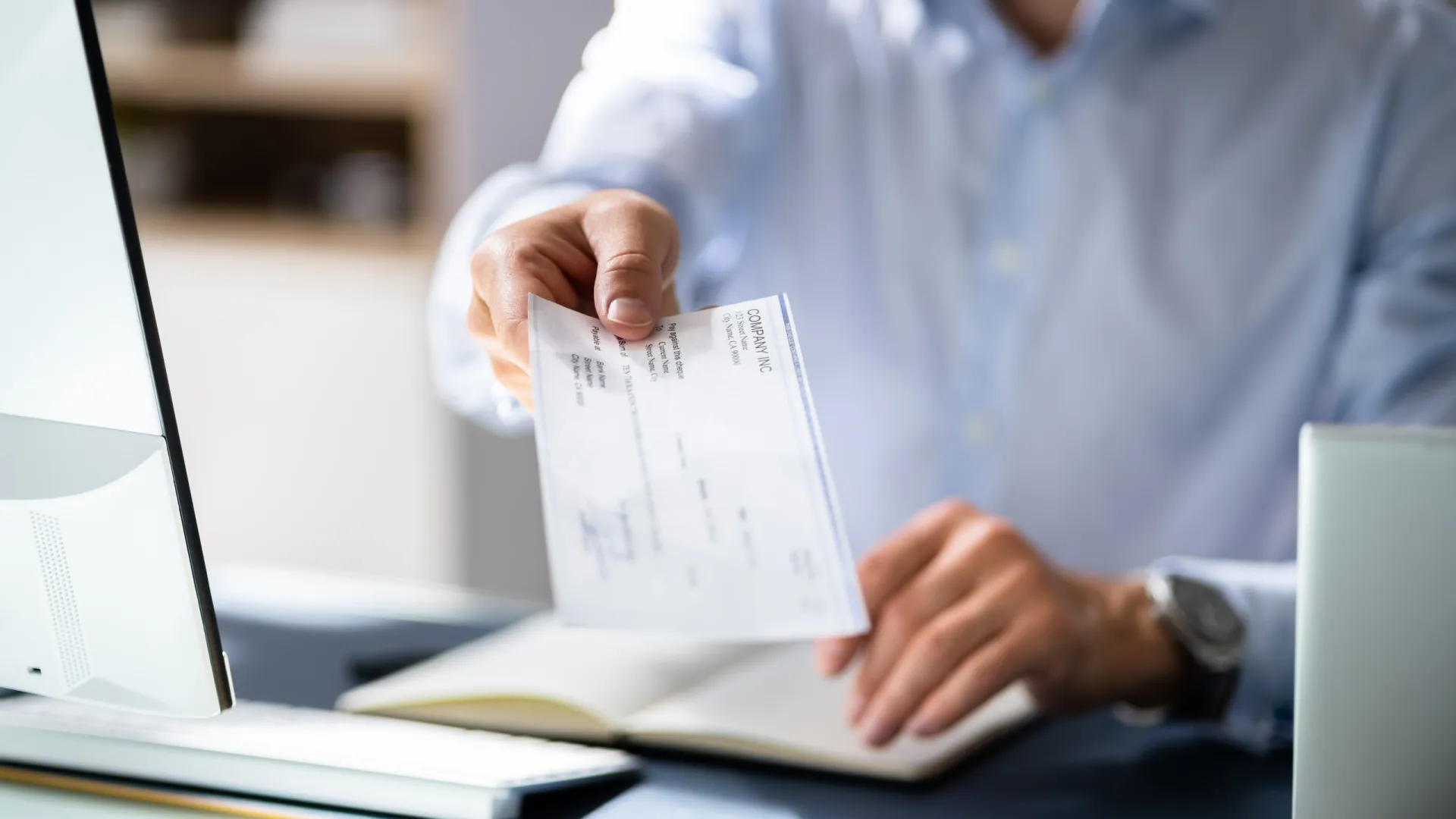 
                    Quer apanhar um? O que precisa de saber sobre os novos cheques do E-Lar
                