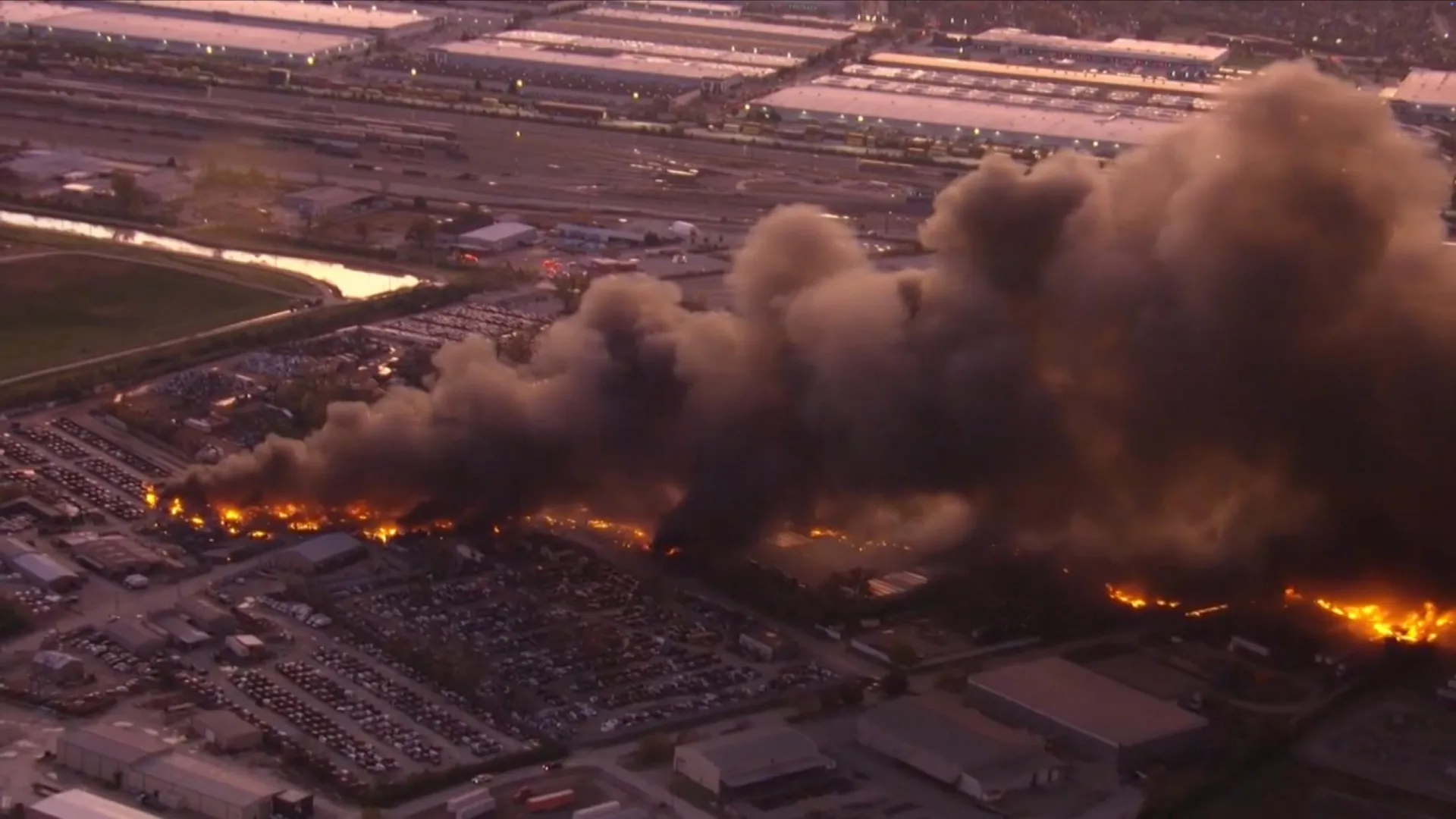 
                    Avião de carga despenha-se perto de aeroporto nos Estados Unidos
                