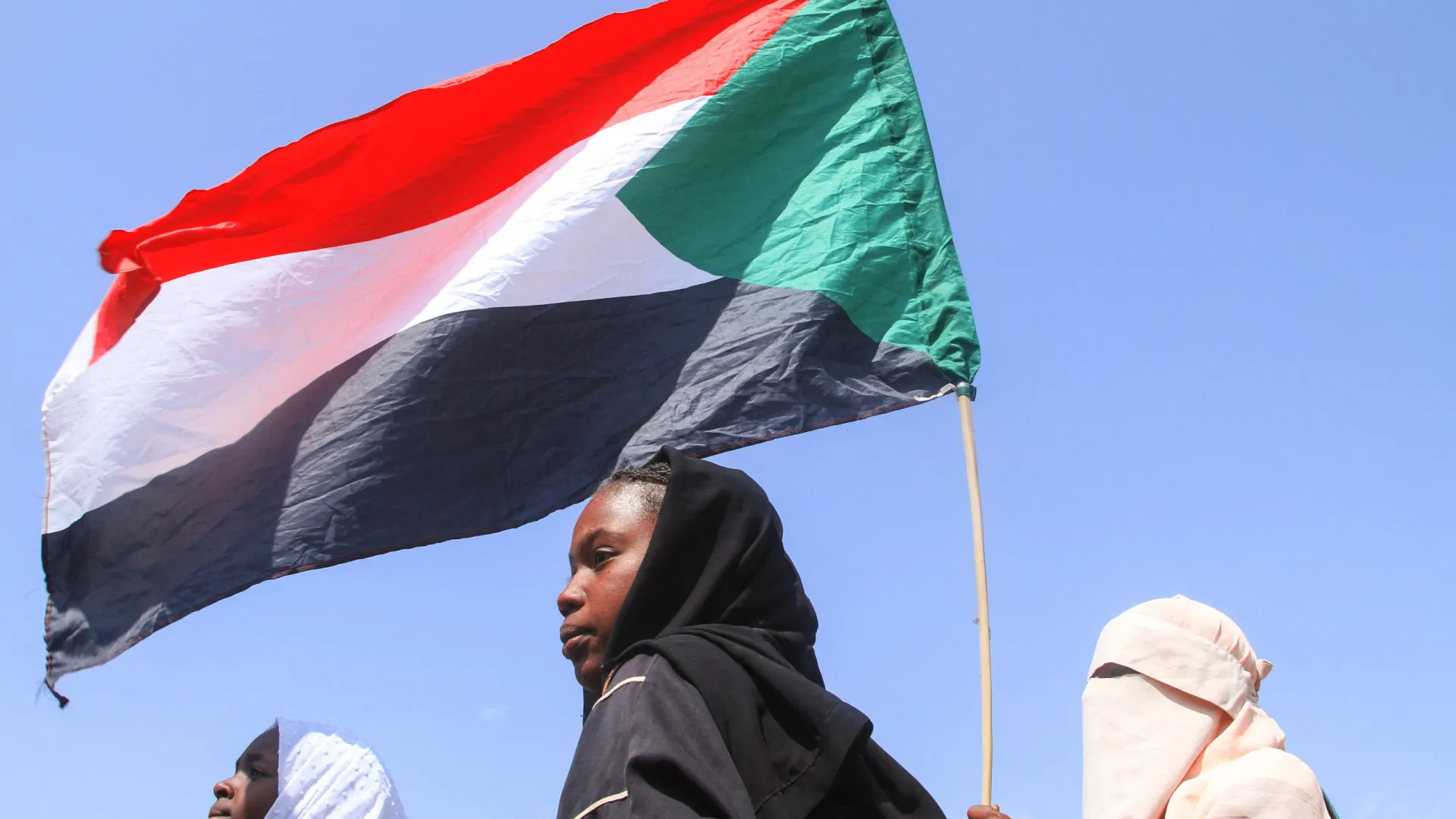 
                    Sudão pede condenação do apoio dos Emirados à milícia que controla Darfur
                