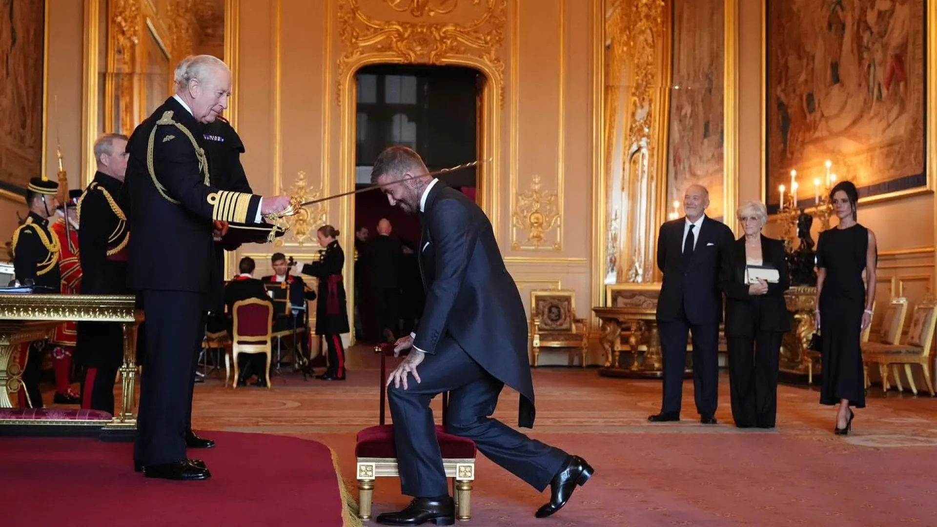 David Beckham emocionado com condecoração do rei Carlos III