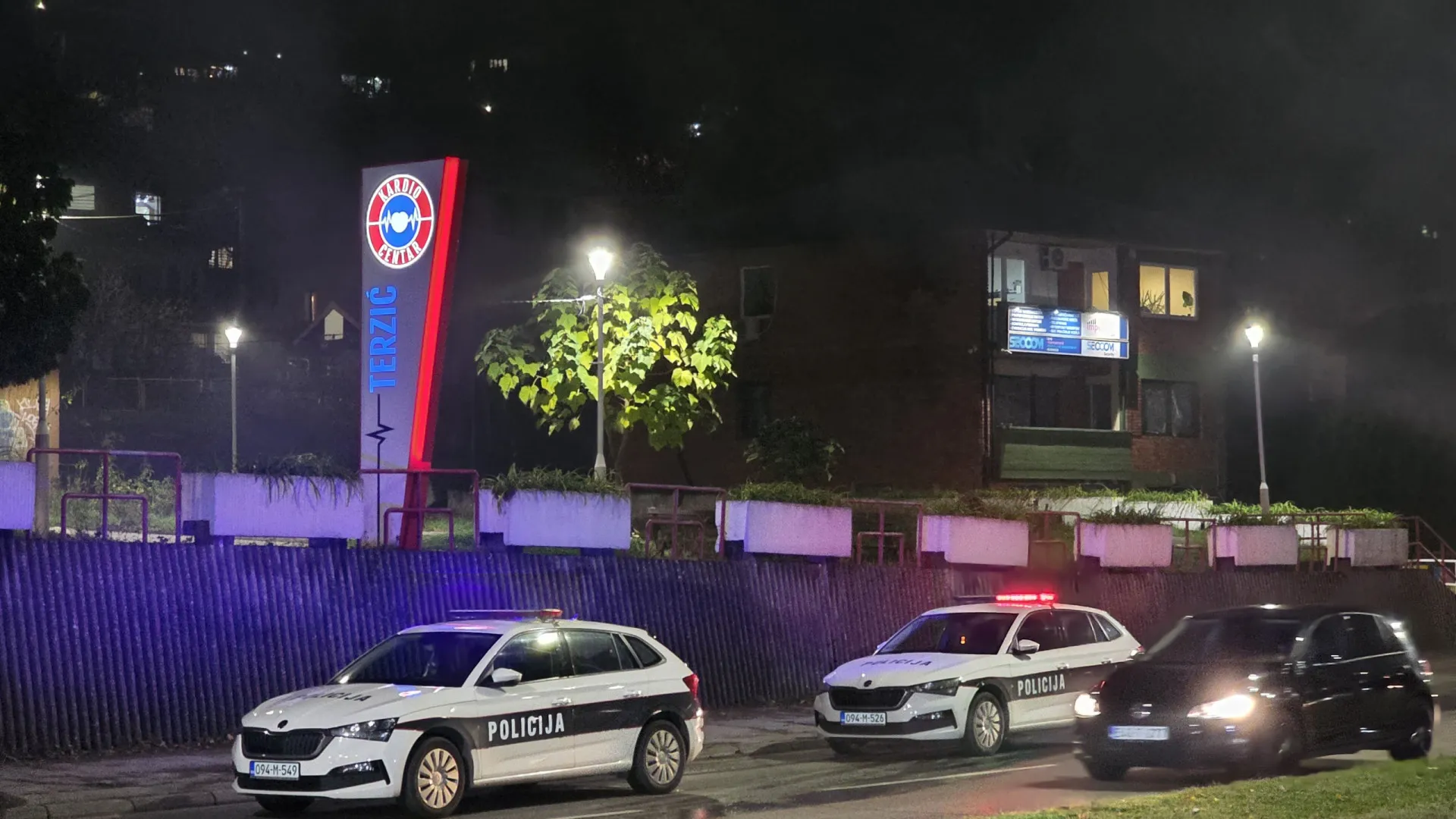 
                    Subiu para 13 número de mortos em incêndio num lar de idosos na Bósnia
                