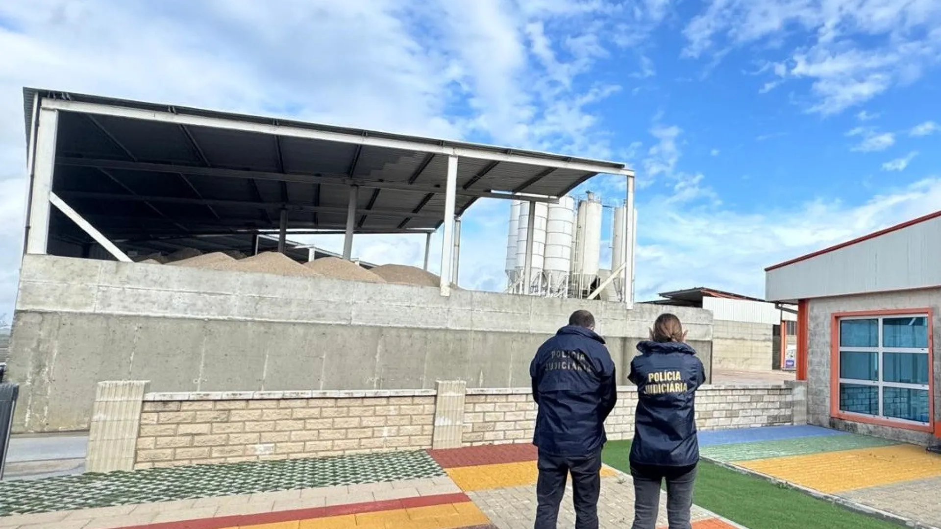 
                    Crimes ambientais: PJ faz buscas na Câmara de Ourém, empresas e mais
                