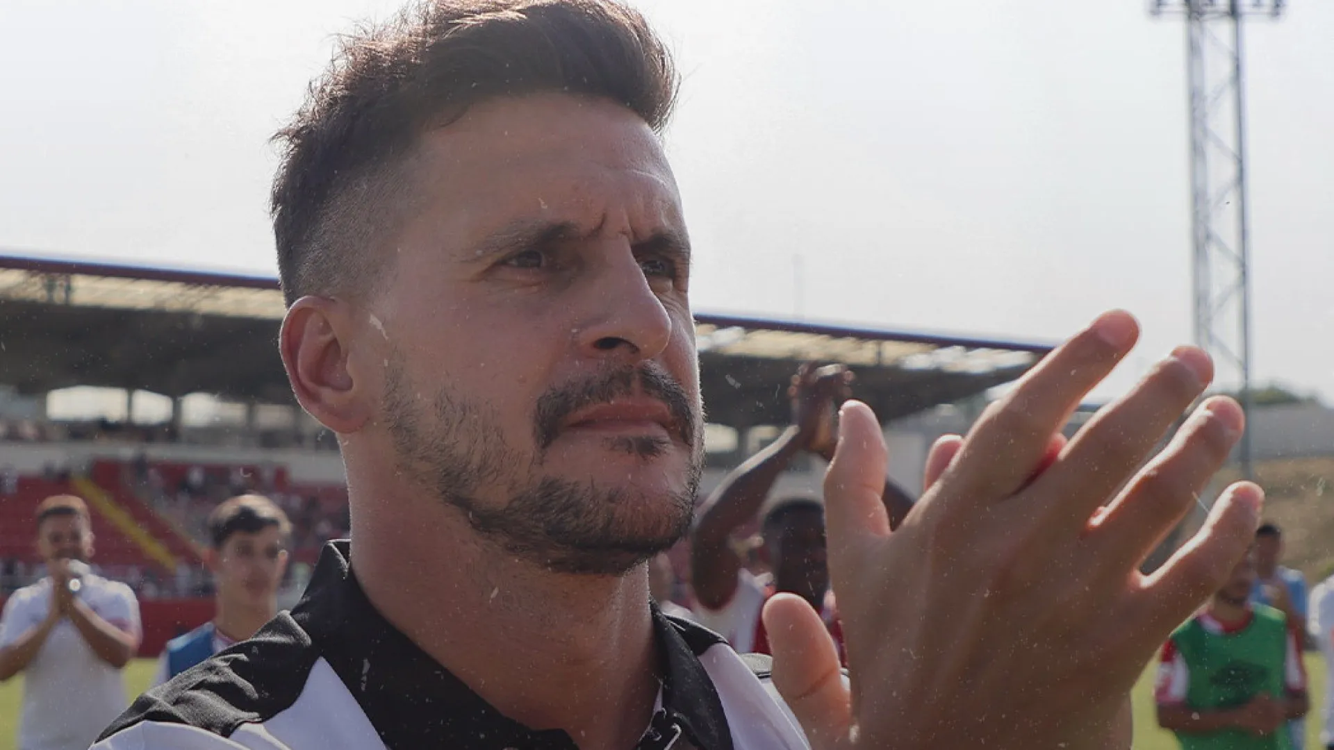 
                    Oficial: Leixões anuncia a saída do treinador João Nuno Fonseca
                