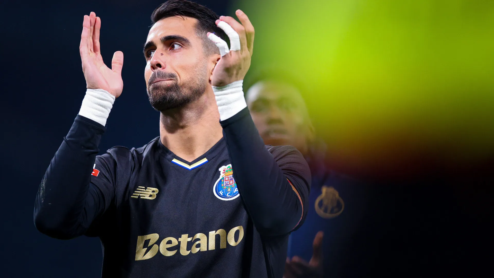 
                    FC Porto pode ceder na cláusula de rescisão para renovar com Diogo Costa
                