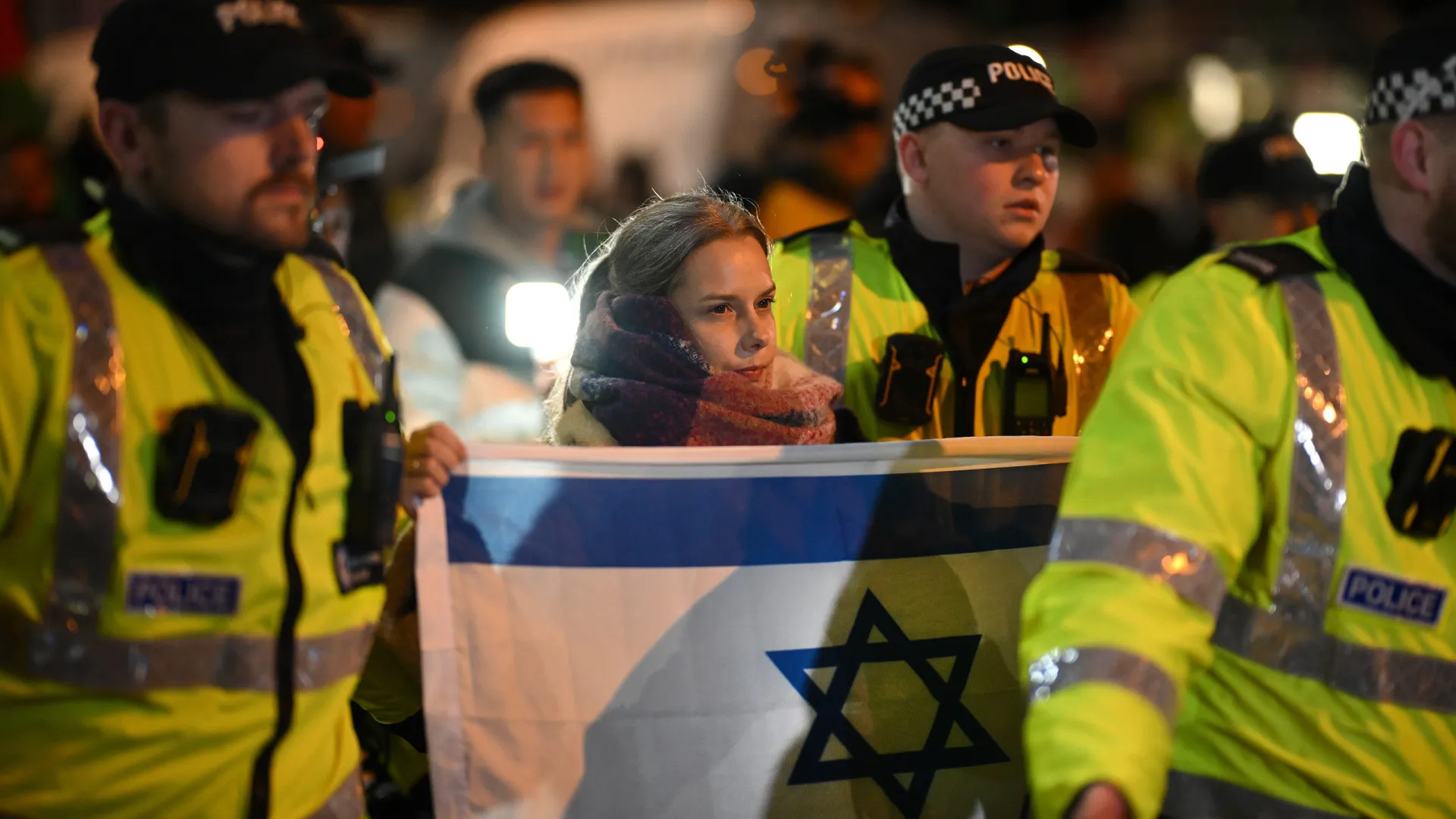 
                    Protestos a favor da Palestina geram 11 detenções no Aston Villa-Maccabi
                