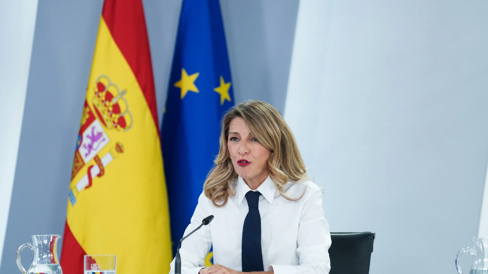 
                    Ministra espanhola envolvida em polémica por réplica comprada em Portugal
                