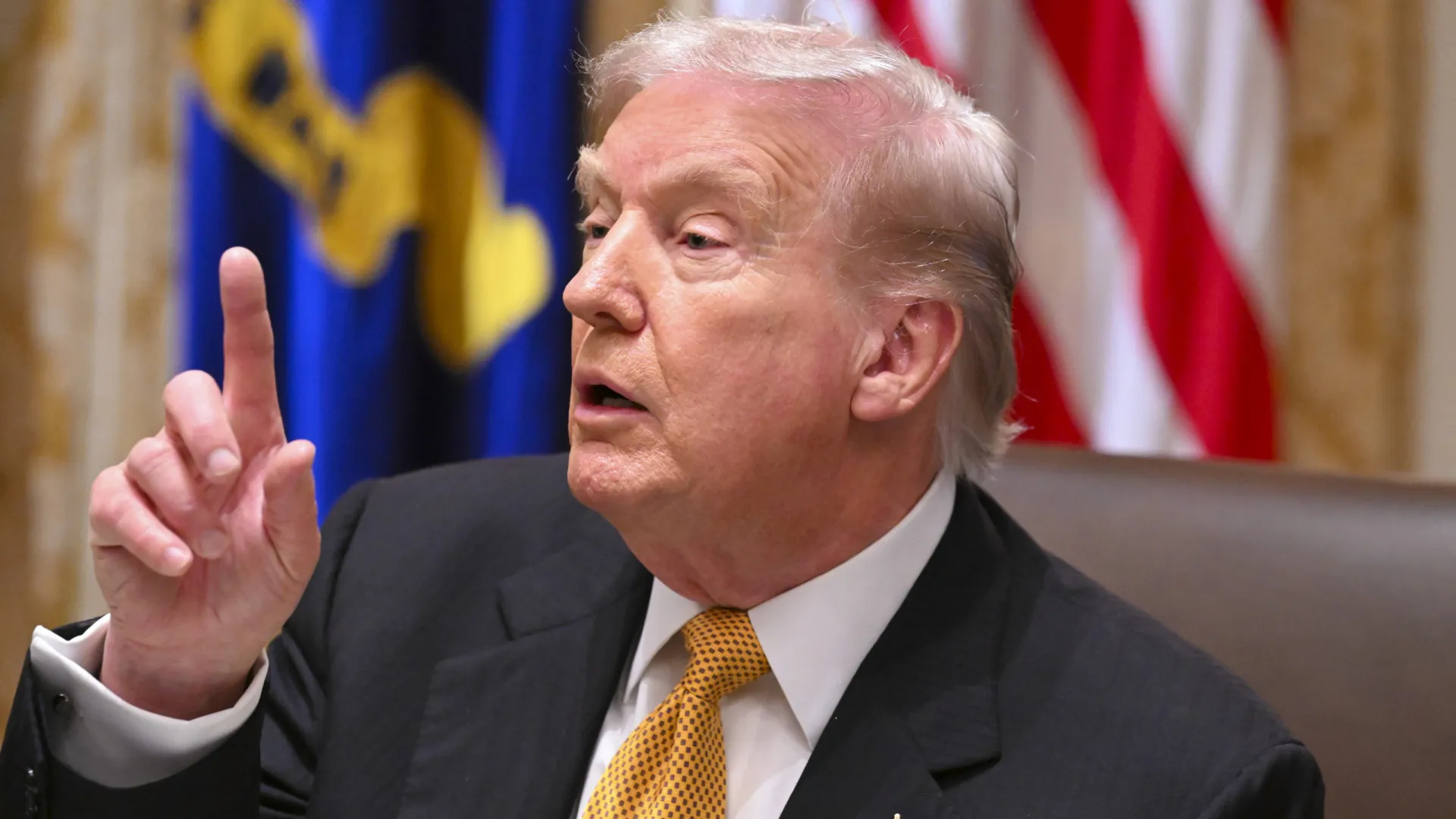 
                    Administração Trump suspende pedidos de imigração de nacionais de 19 países
                