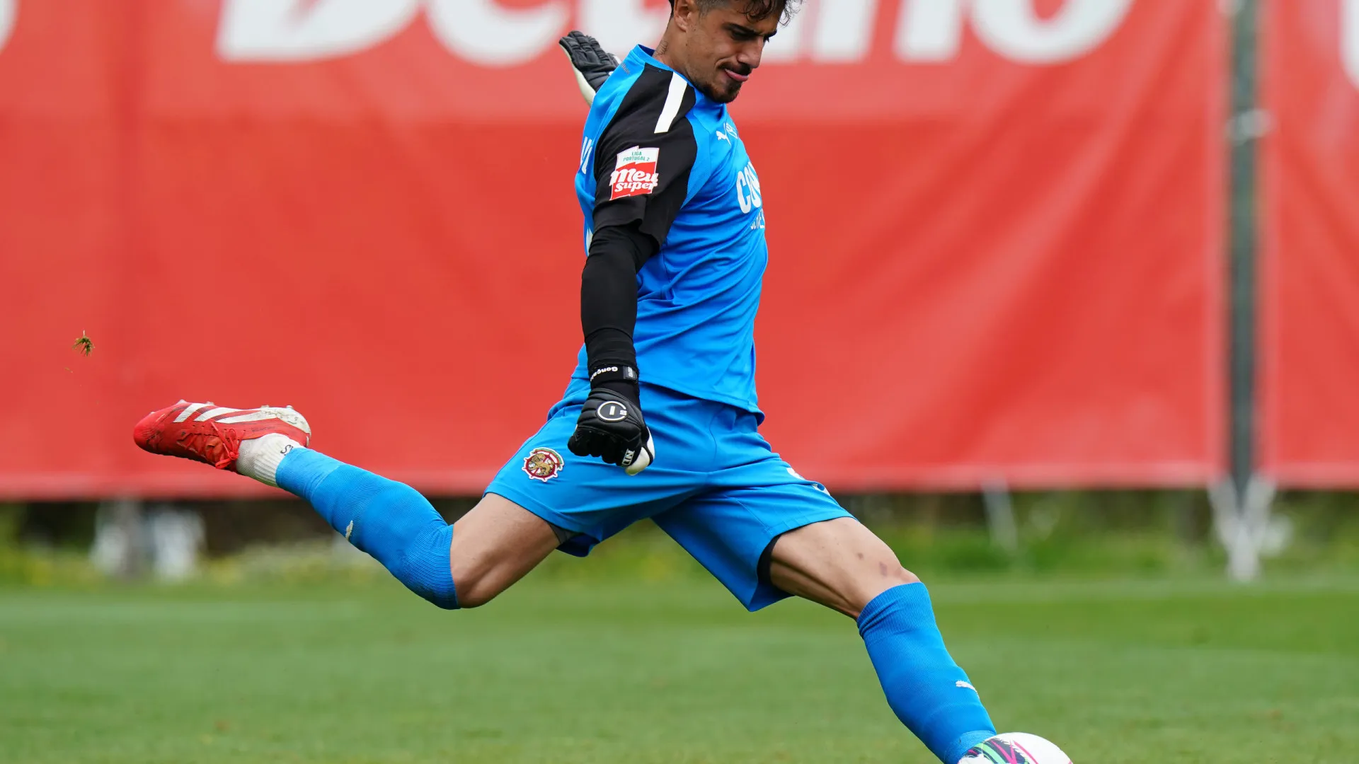 
                    Guarda-redes do Marítimo afastado temporariamente: 