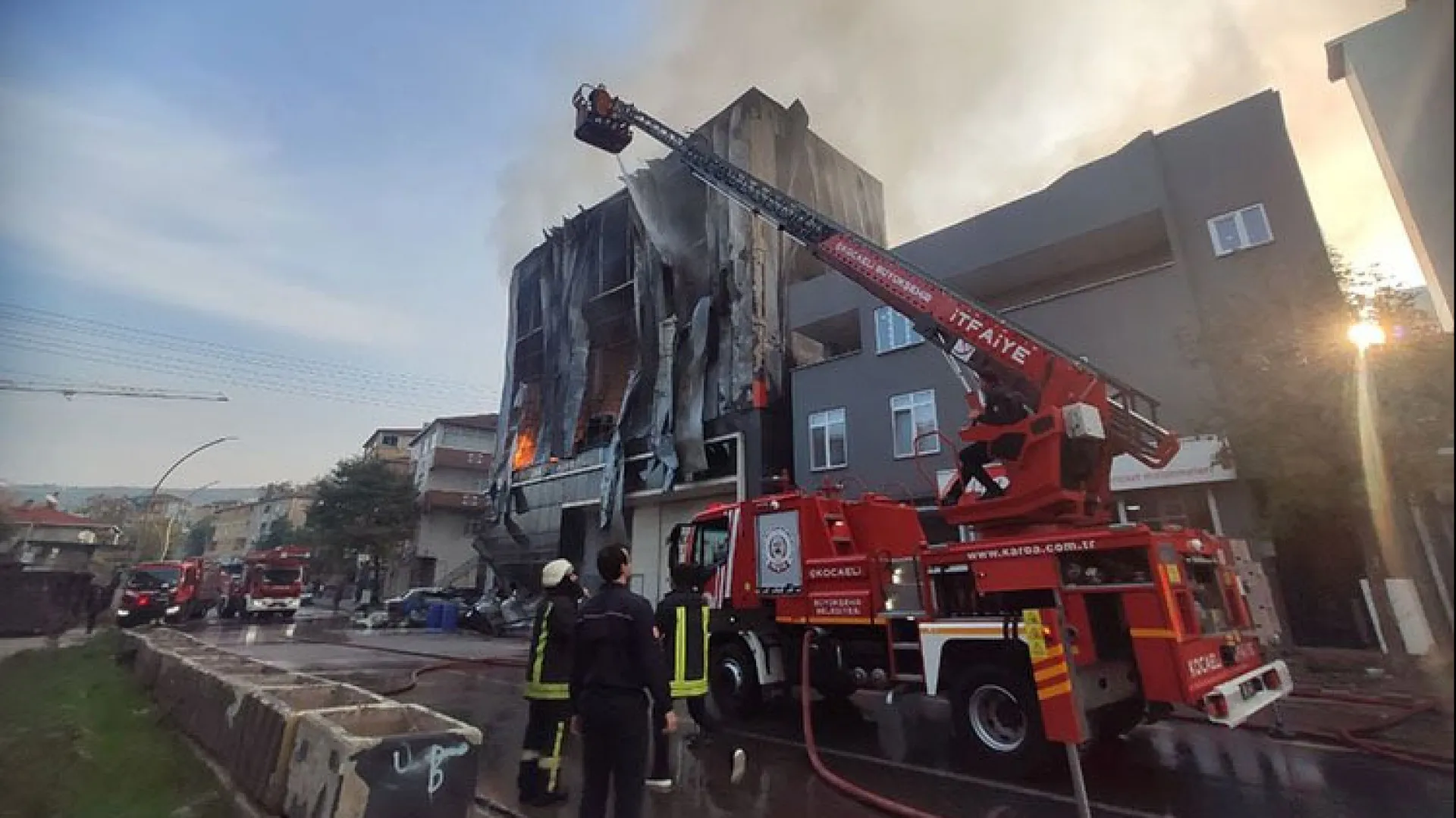 
                    Incêndio num armazém de perfumes na Turquia provoca seis mortos
                