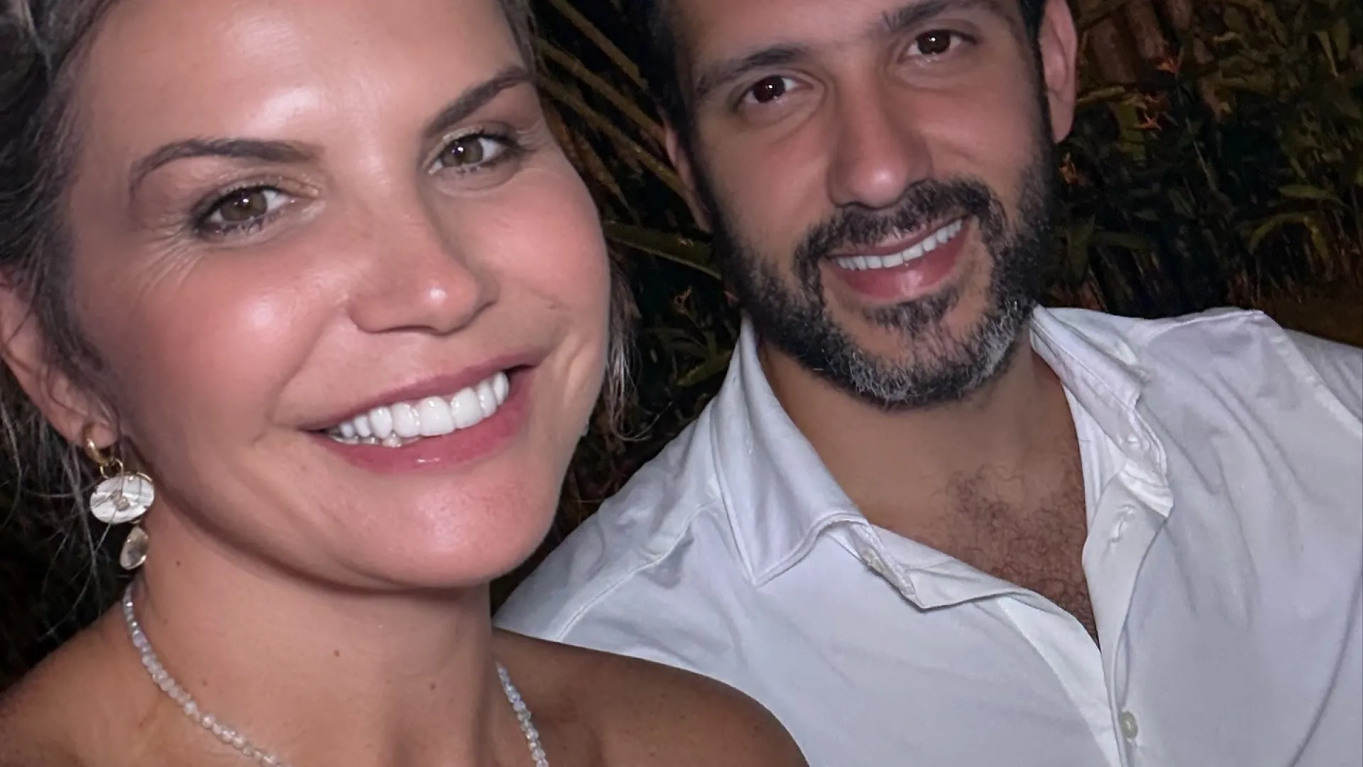 
                    Katia Aveiro vive dia especial ao lado do companheiro: 