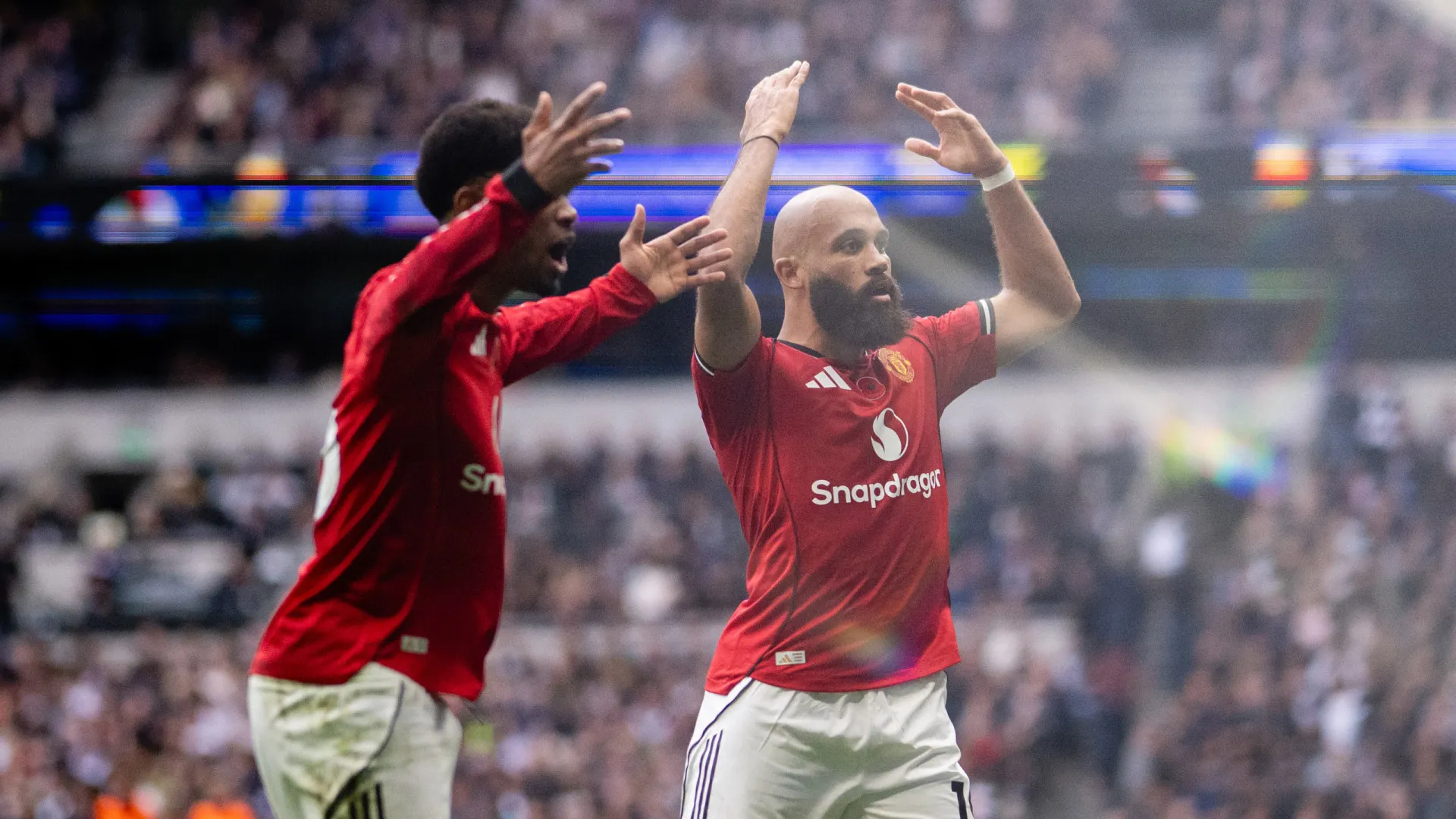 
                    United de Ruben Amorim resgata ponto após 'montanha russa' em Londres
                