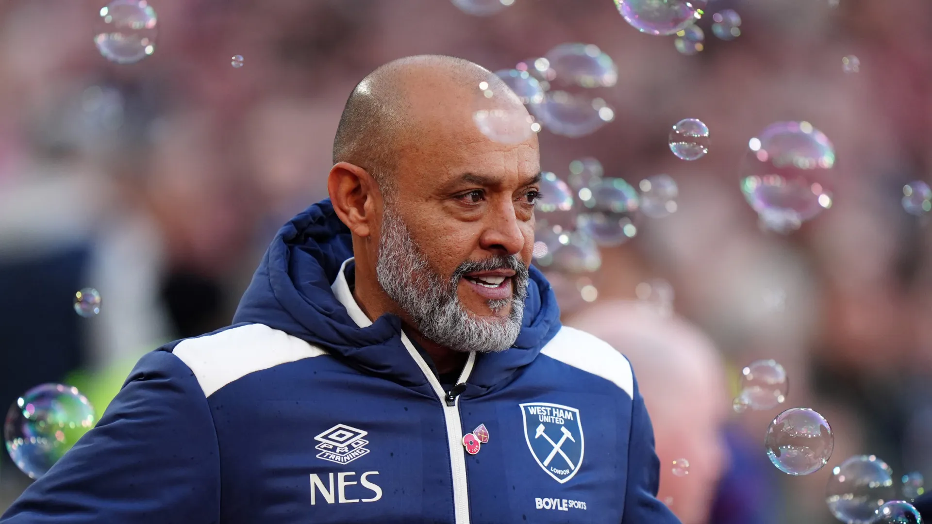 
                    Nuno Espírito Santo 'rebenta' bolha e sorri. Marco Silva cai em Liverpool
                