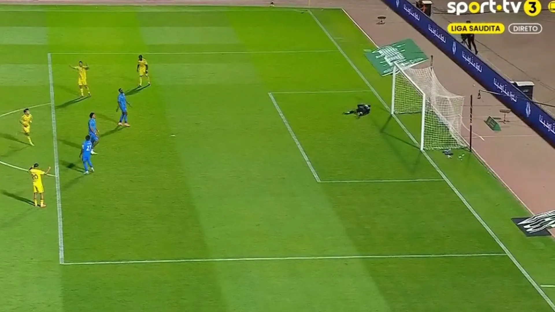 
                    O que foi isto? João Félix marca golaço e Cristiano Ronaldo reage assim
                