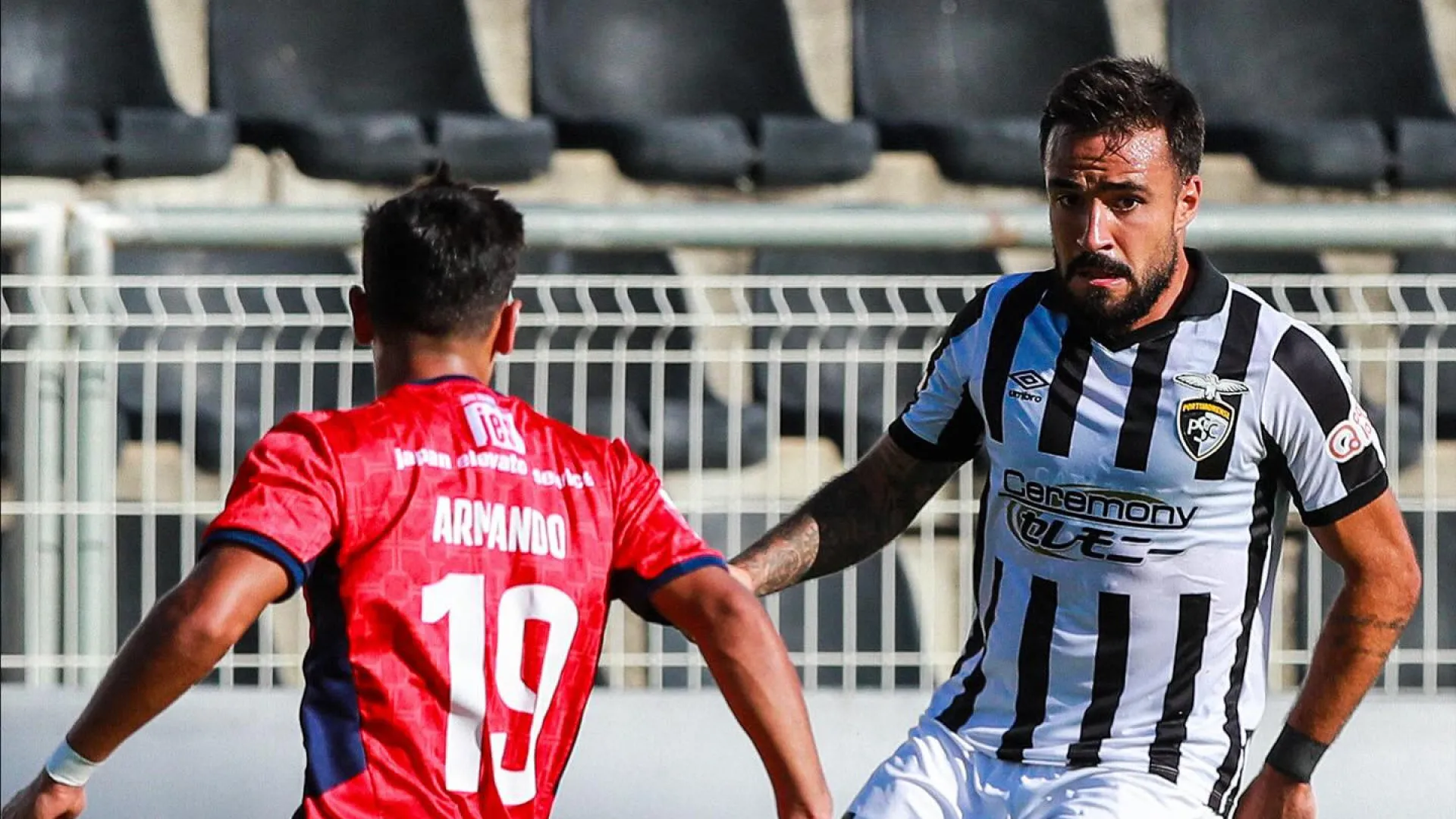 
                    Portimonense garante um ponto com penálti nos descontos ante Oliveirense
                
