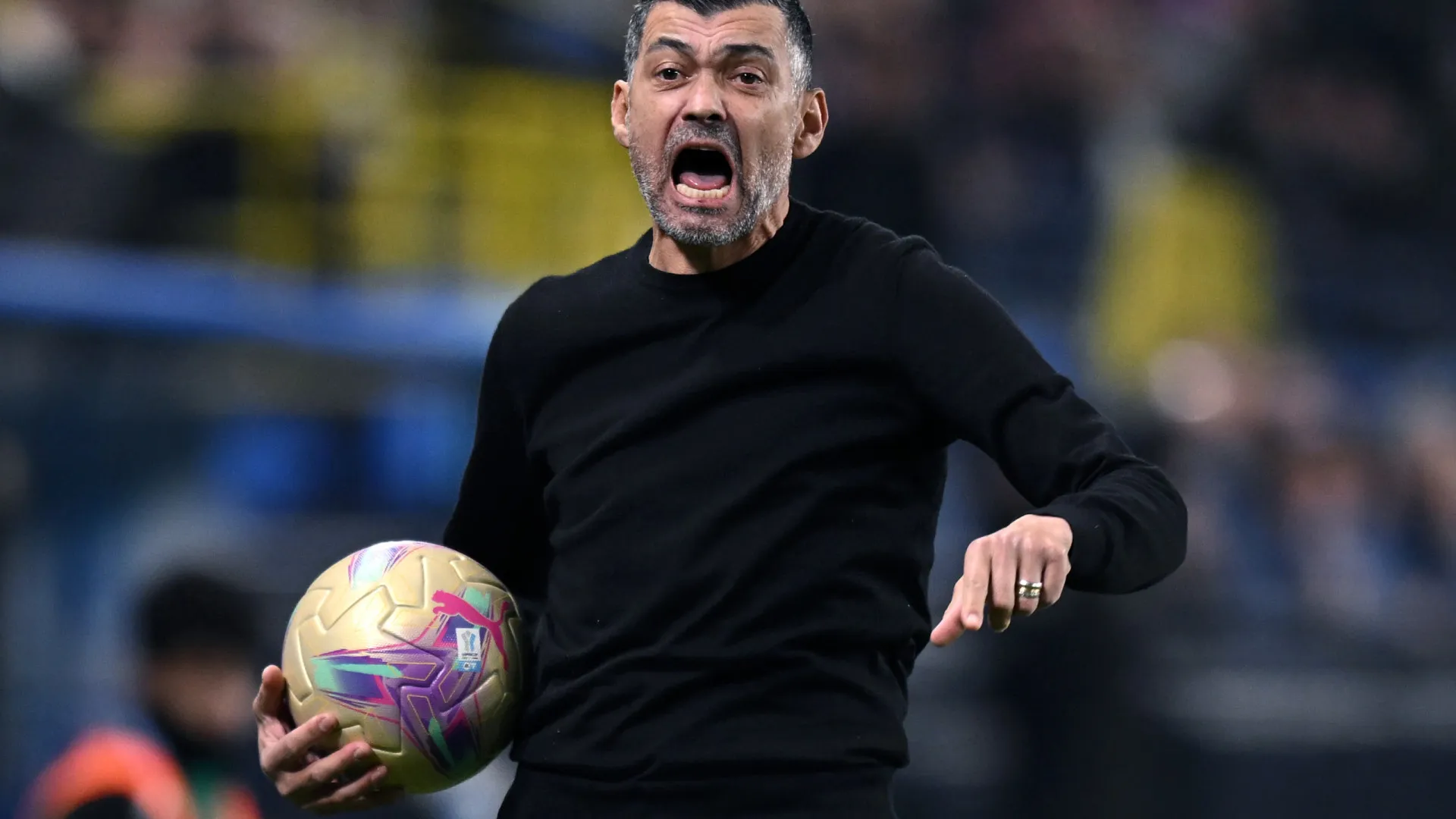 
                    Al Ittihad e Conceição sofrem derrota e atrasam perseguição ao Al Hilal
                