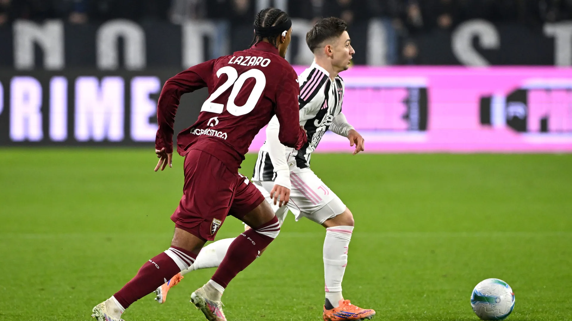 
                    Juventus cede 'nulo' ao rival Torino e é vaiada pelo público
                