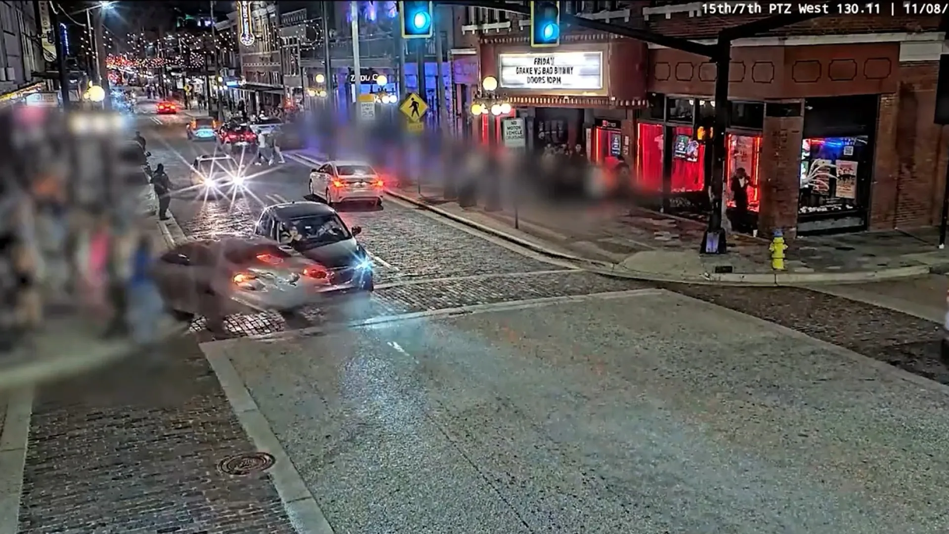 
                    Carro em fuga à polícia bate contra bar e mata quatro pessoas nos EUA
                