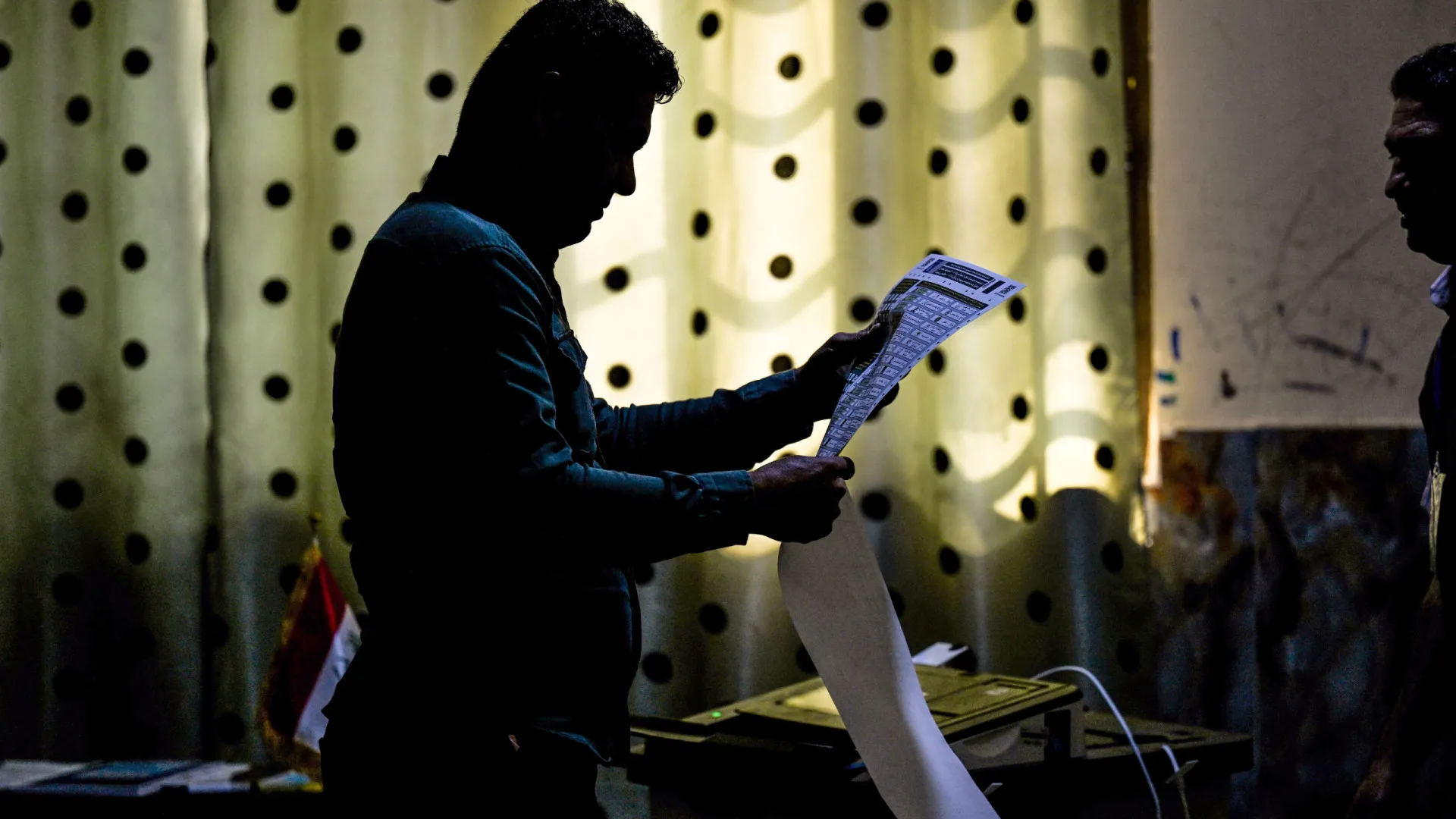 
                    Iraque abre processo contra prisioneiros do EI transferidos da Síria
                