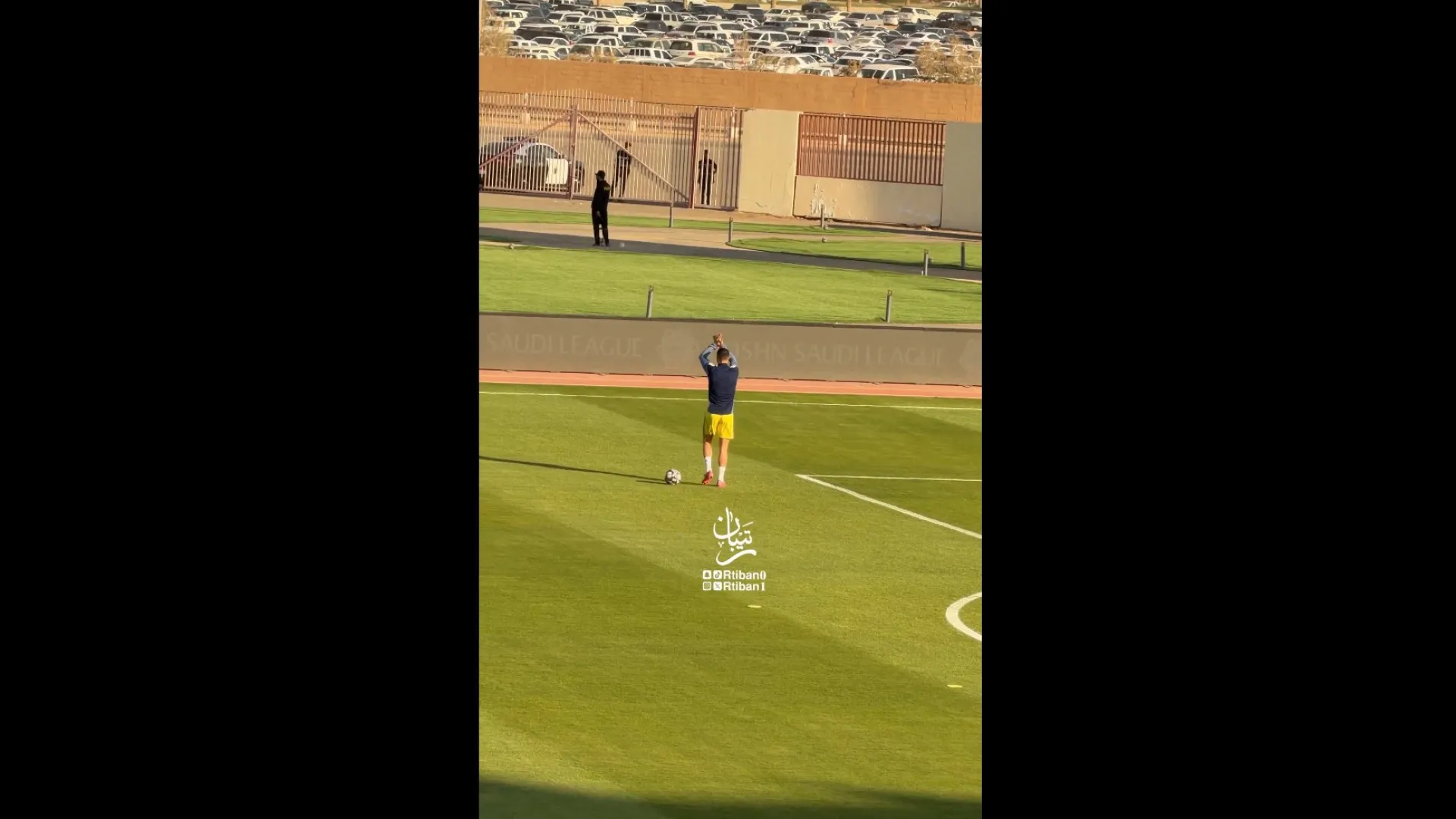 
                    O que lhe passou pela cabeça? Gesto de Cristiano Ronaldo dá que falar
                