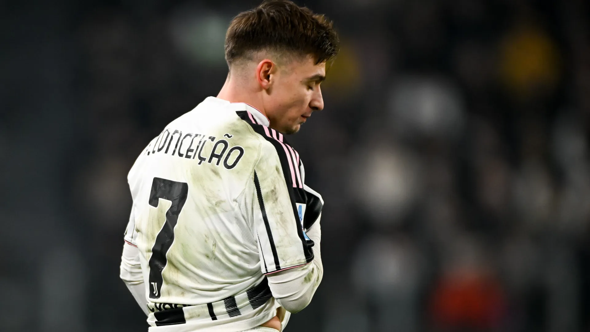 
                    Revelada a origem da fúria de Francisco Conceição no banco da Juventus
                