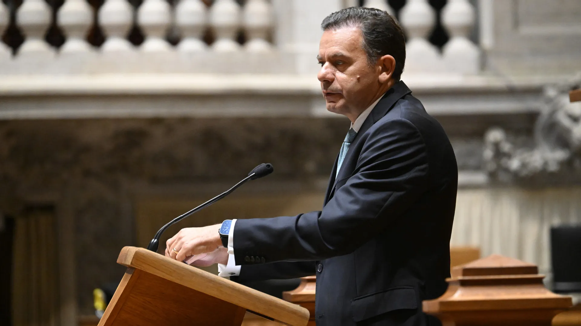 
                    Montenegro acusa: Querem 