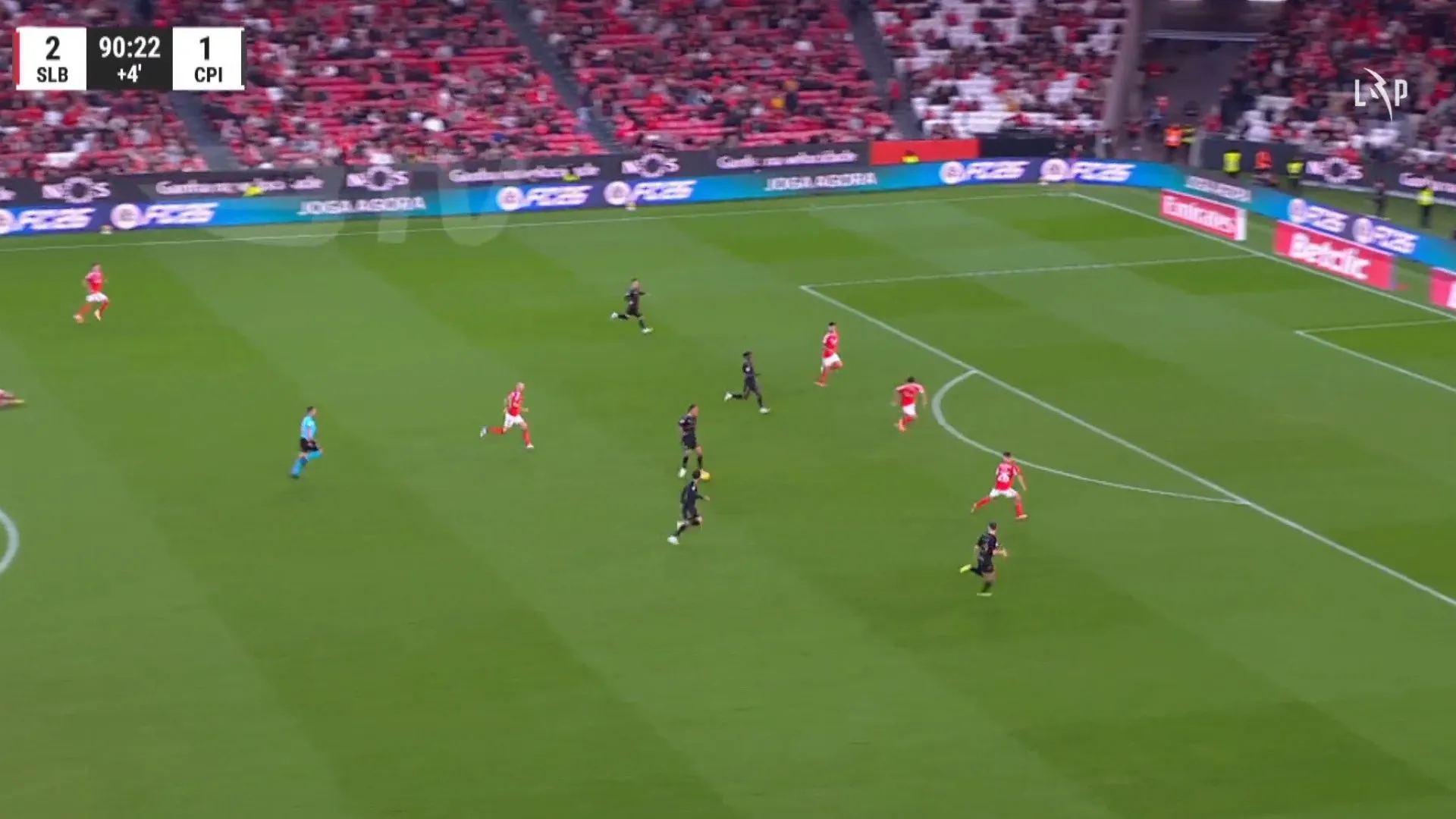 
                    Golpe de teatro. Benfica voltou a cair na Luz com este golo nos descontos
                