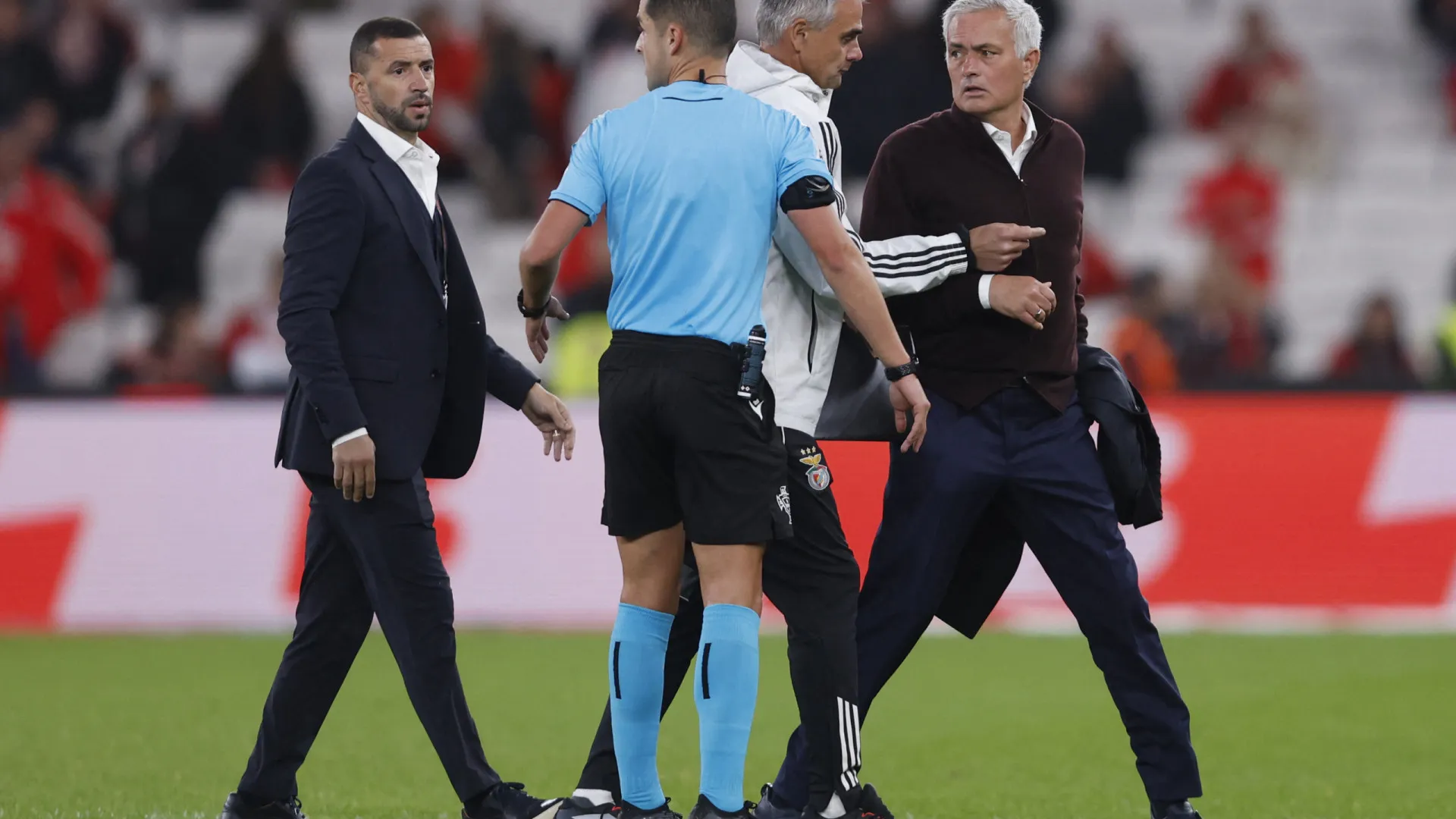 
                    José Mourinho frustrado no Benfica: 