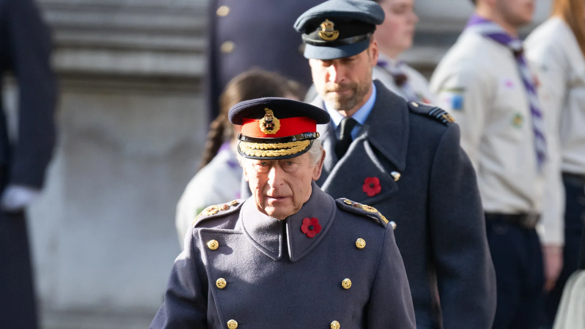 
                    Rei Carlos III lidera homenagem aos que morreram em combate
                