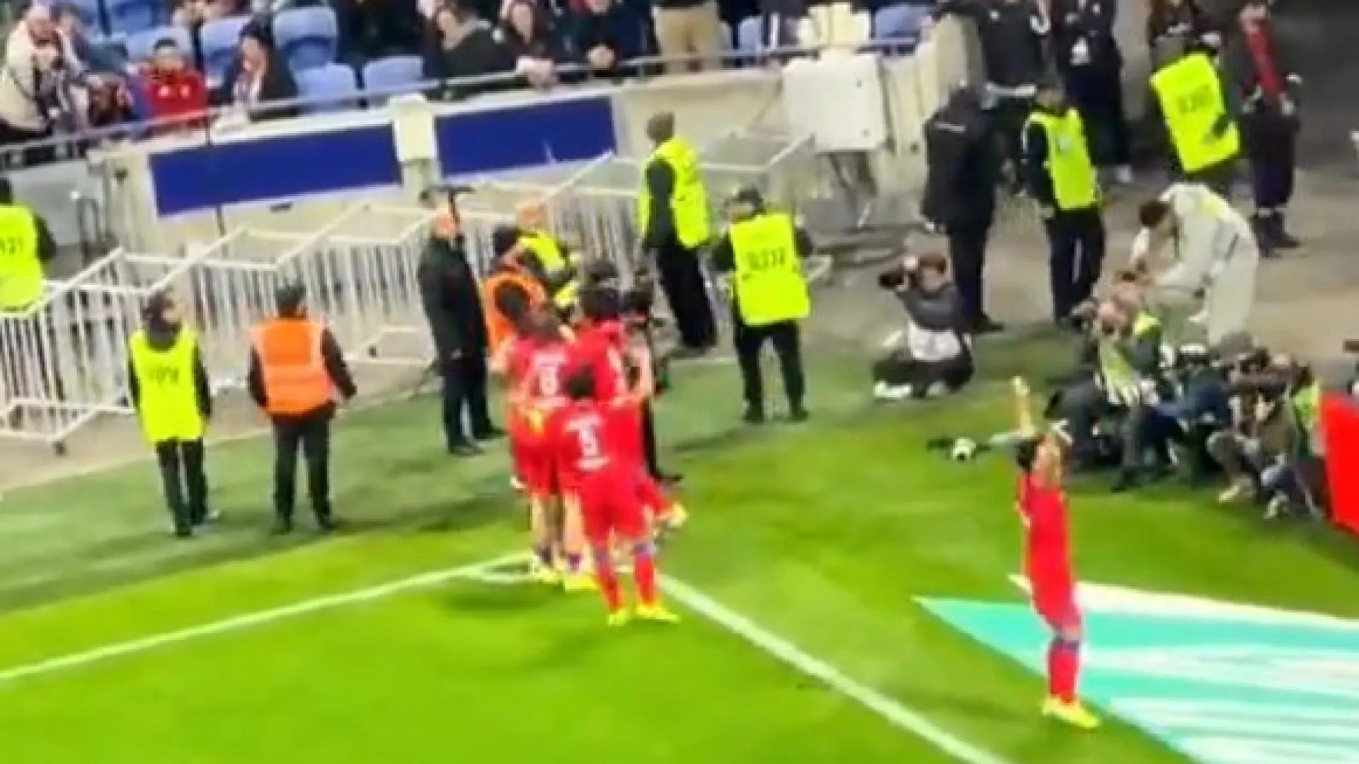 
                    O gesto de Gonçalo Ramos no golo de João Neves que está a dar que falar
                