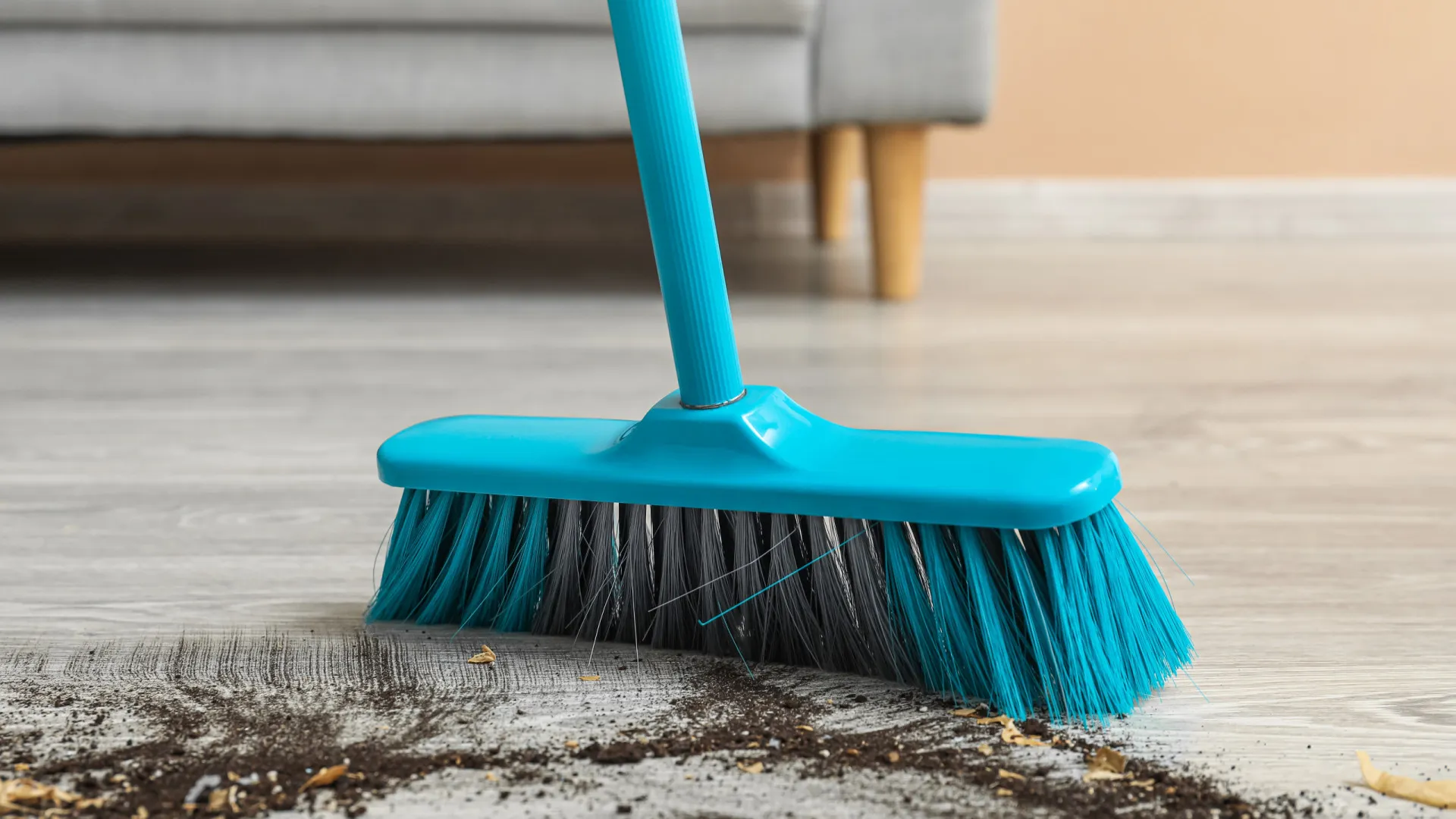 
                    Lava assim a vassoura? Se não o faz está a sujar tudo ao invés de limpar
                