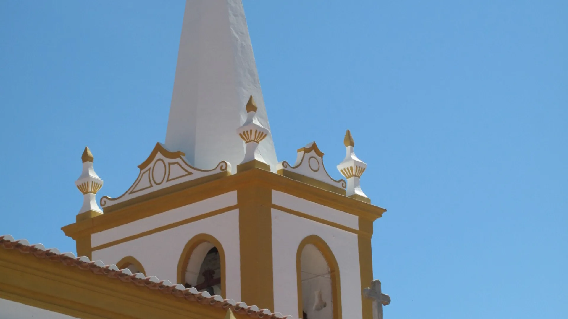 
                    Polícia Judiciária investiga furto de azulejos em igreja de Monforte
                