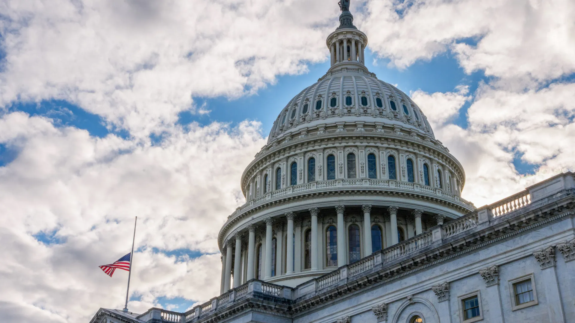 
                    Republicanos preparam votação no Senado para acabar com shutdown nos EUA
                