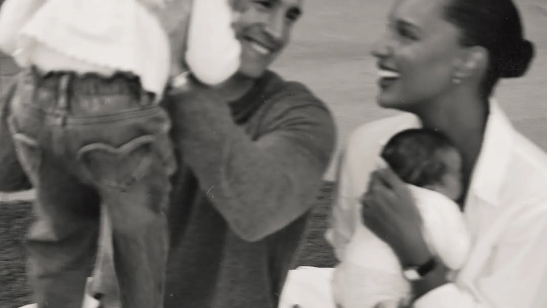 Modelo Jasmine Tookes dá as boas-vindas ao segundo filho