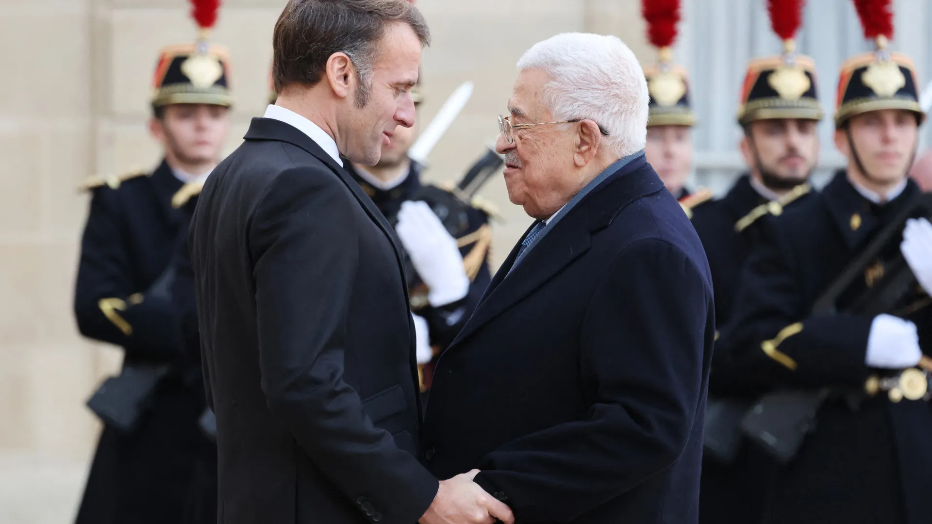 
                    Mahmud Abbas anuncia extradição de suspeito de atentado em Paris em 1982
                