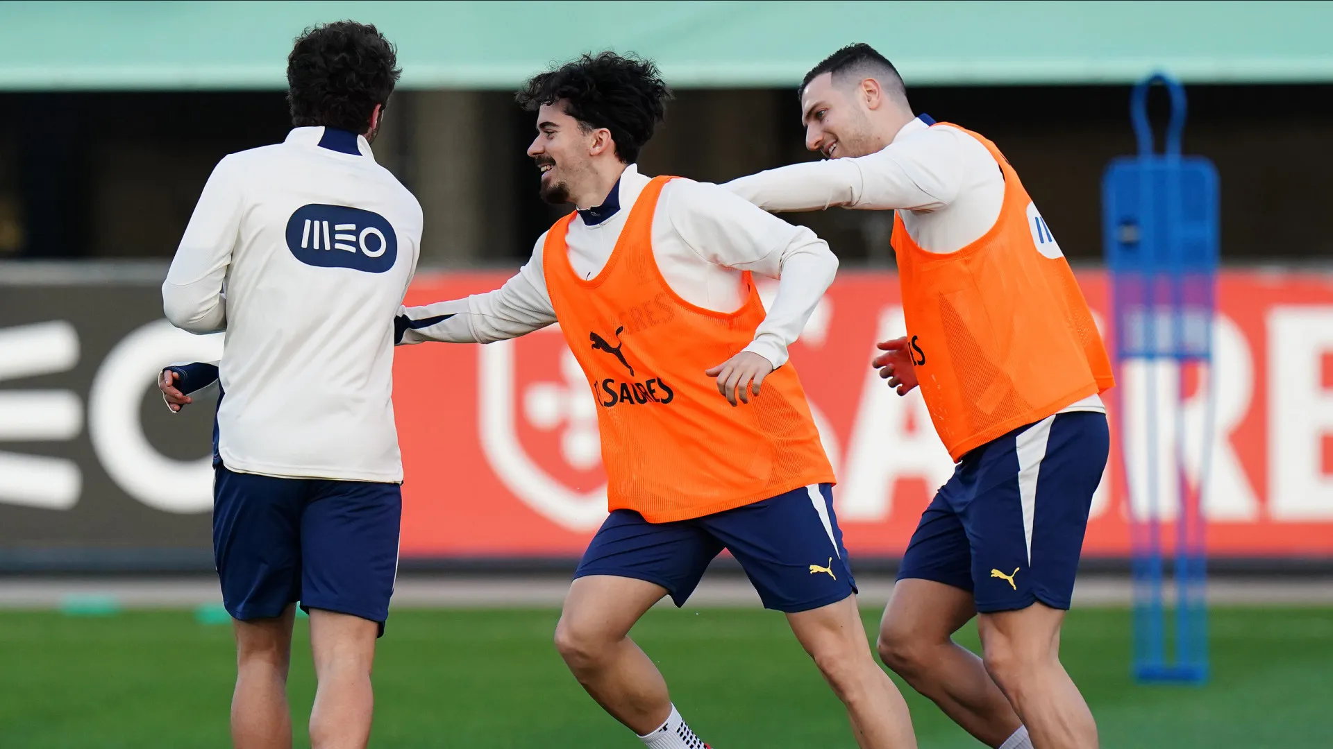 
                    Vitinha foi o único ausente do treino da seleção no relvado
                