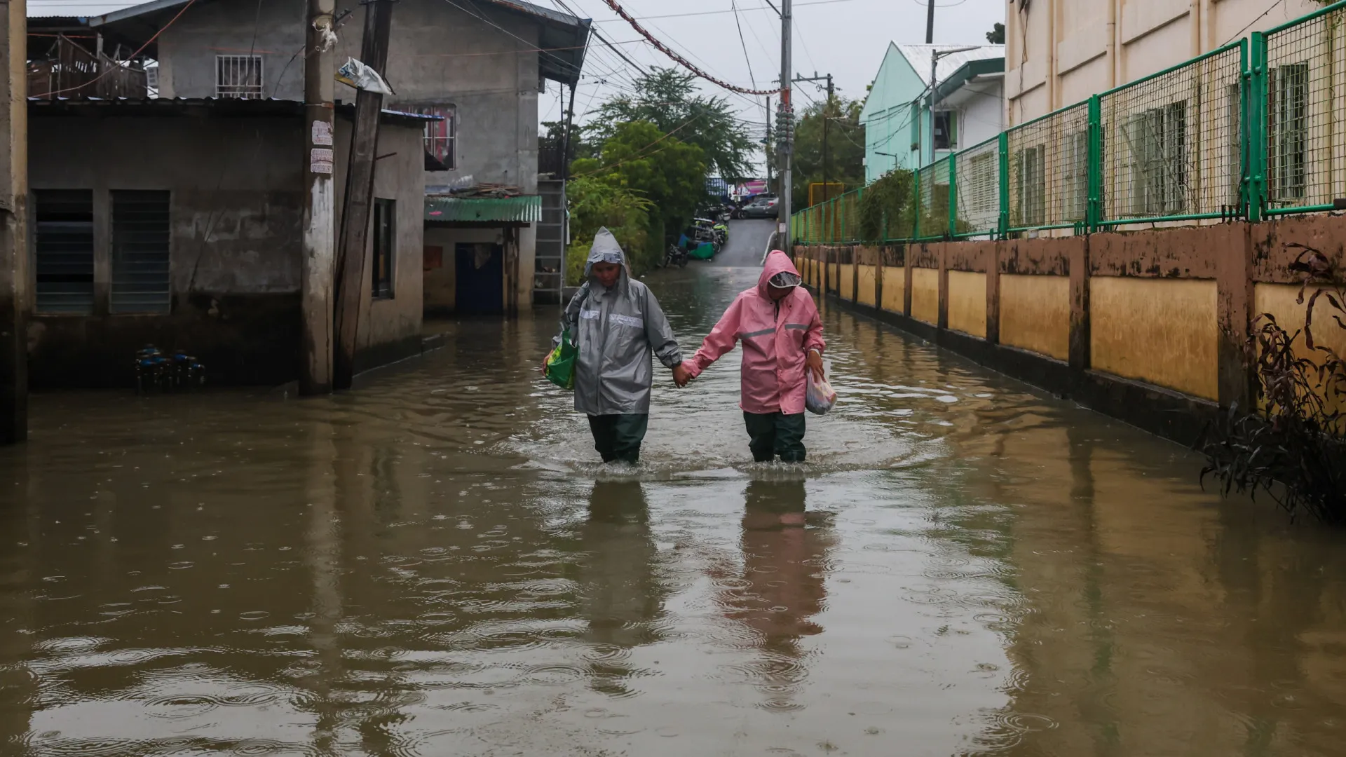 
                    Mais de 8 mil pessoas deslocadas em Taiwan devido a tempestade tropical
                