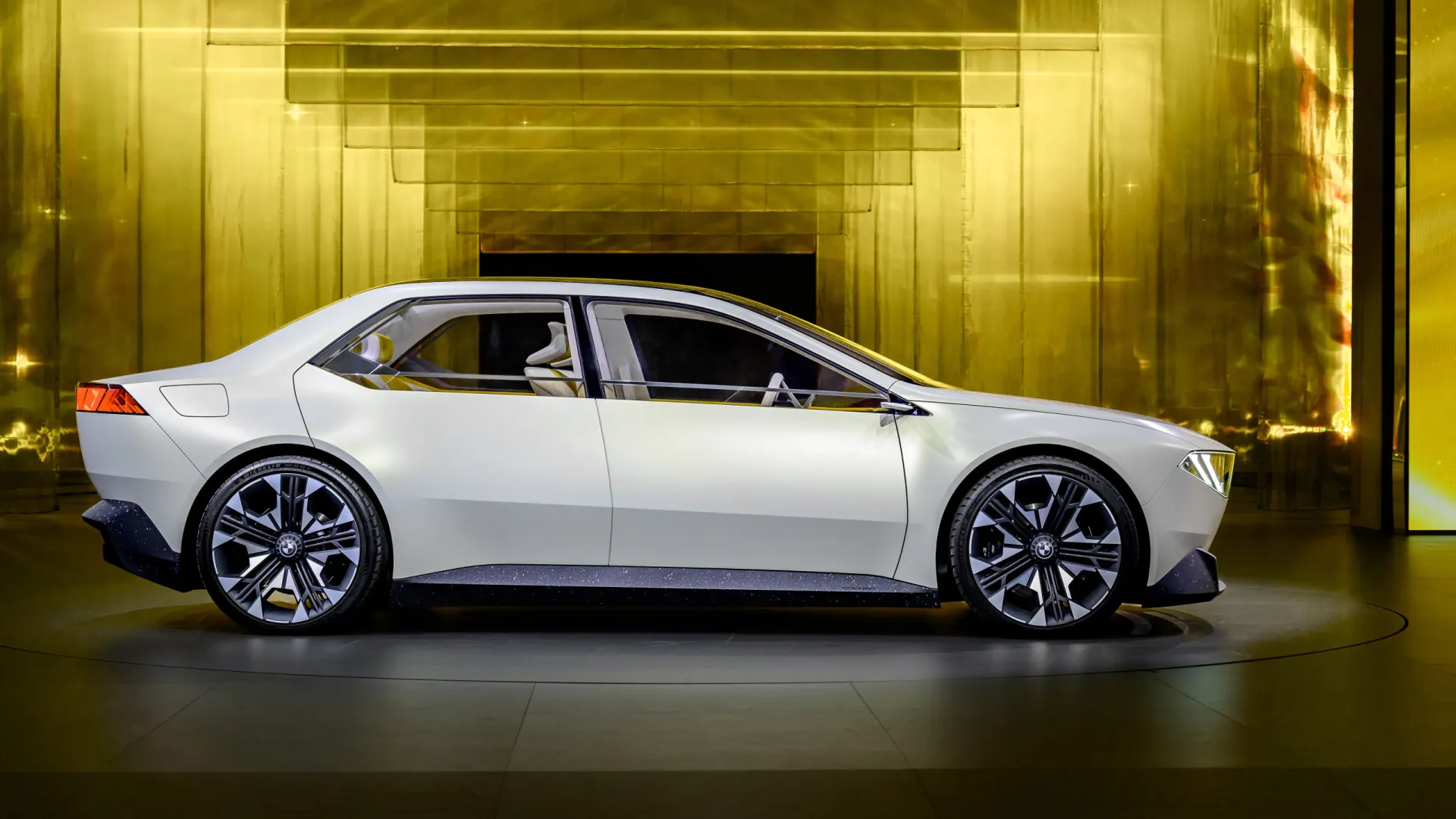 
                    Produção do próximo BMW Neue Klasse começa em 2026. Este será o modelo
                