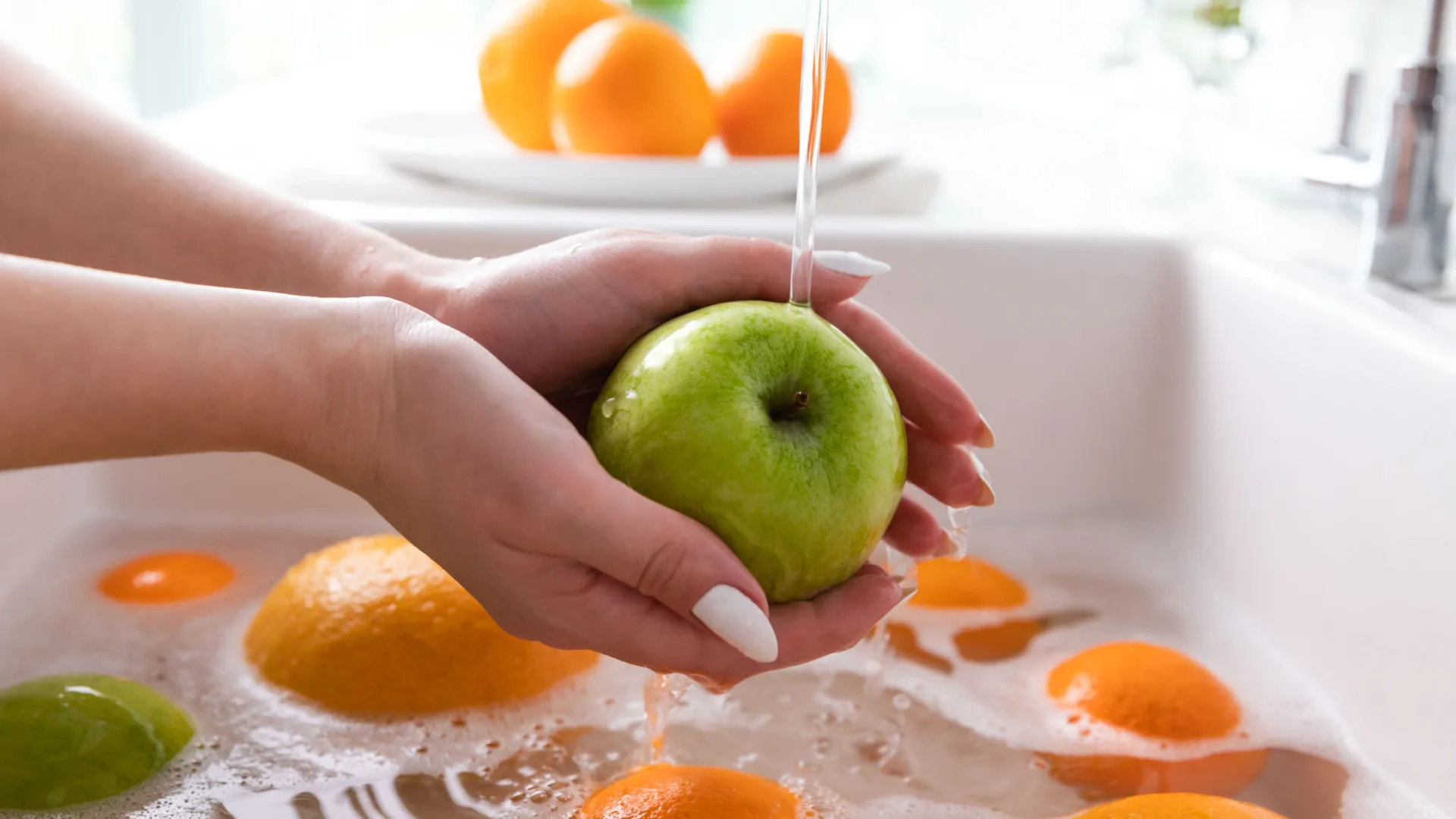 Vale a pena usar bicarbonato de sódio para lavar as frutas?