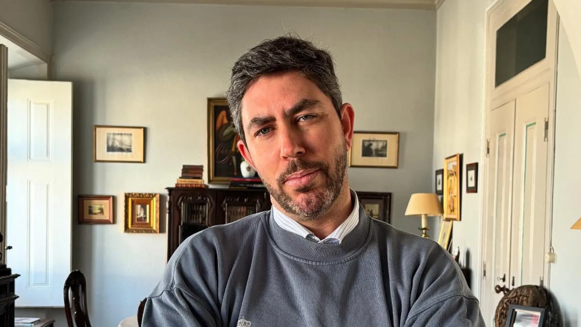 "Não acabaria uma relação porque o meu namorado deu um beijo a outro"