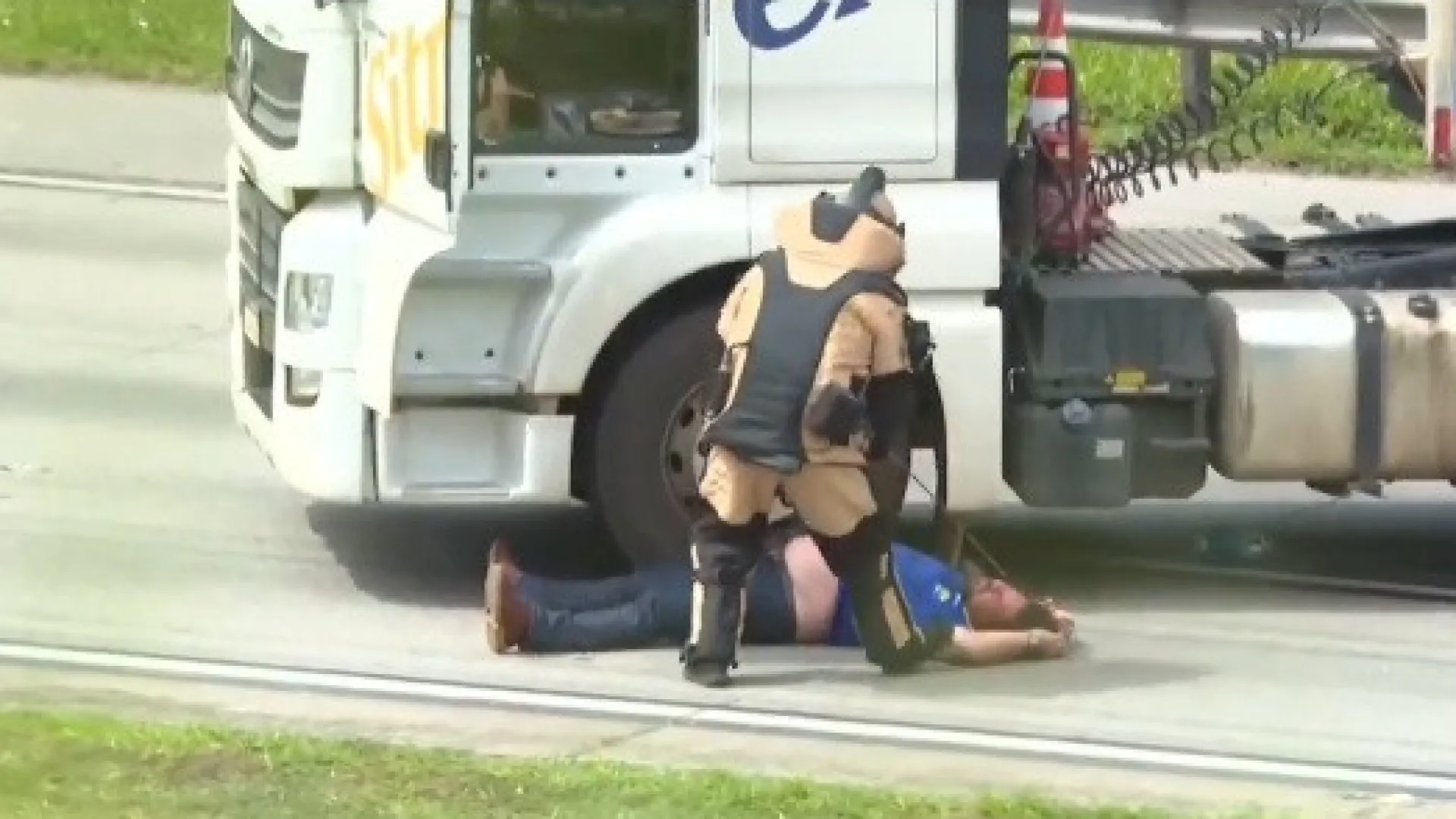 
                    Motorista causa pânico em São Paulo com bomba artesanal (falsa) no corpo
                