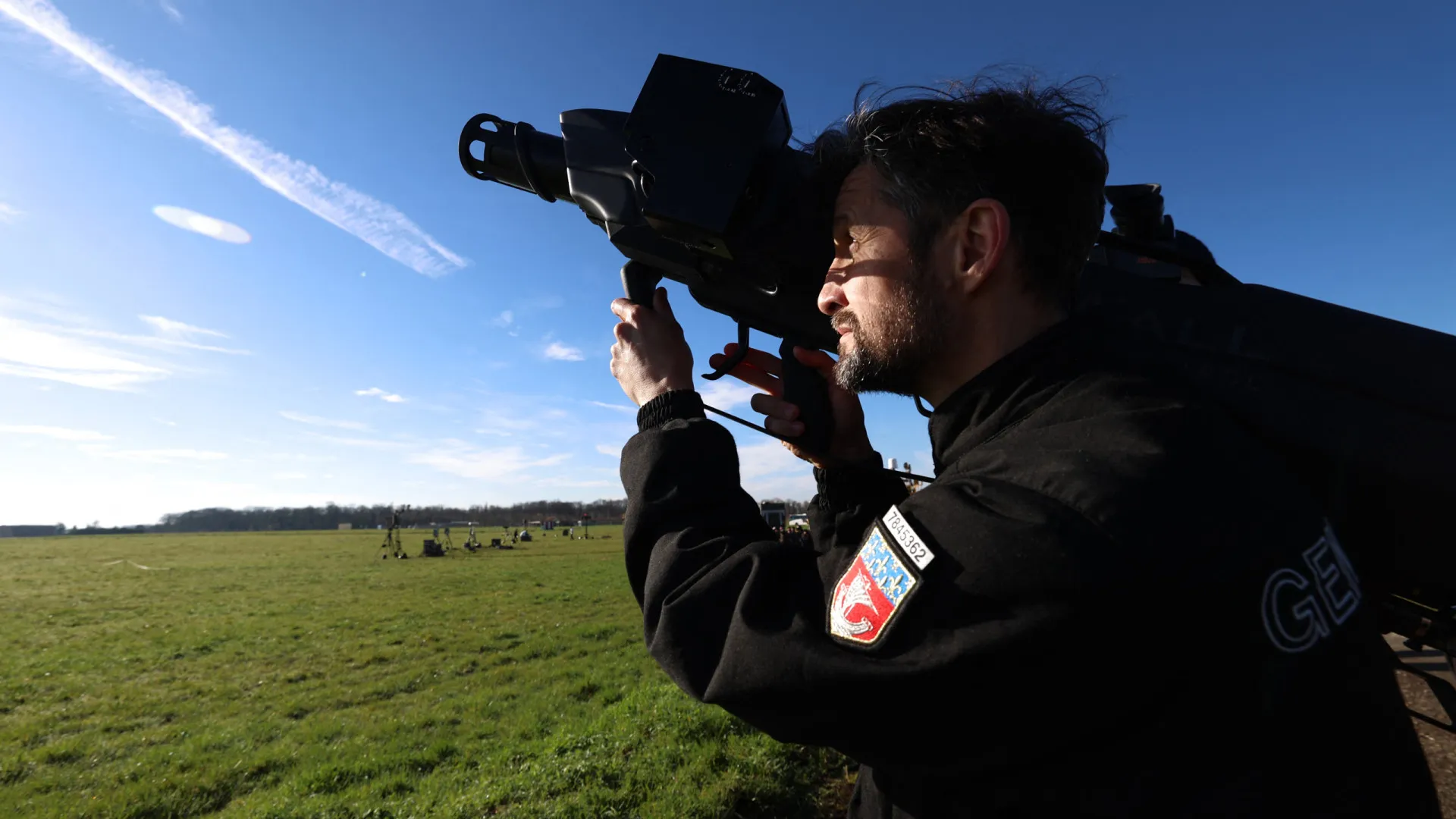 
                    França investiga voo de 'drone' sobre esquadra e comboio militar
                