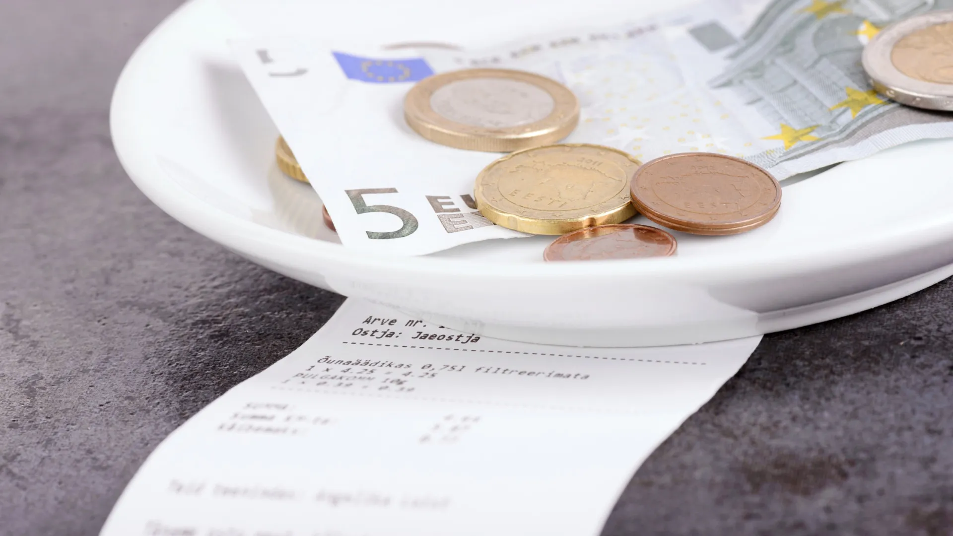 
                    Governo pode subir subsídio de refeição: É obrigatório? O que diz a lei?
                