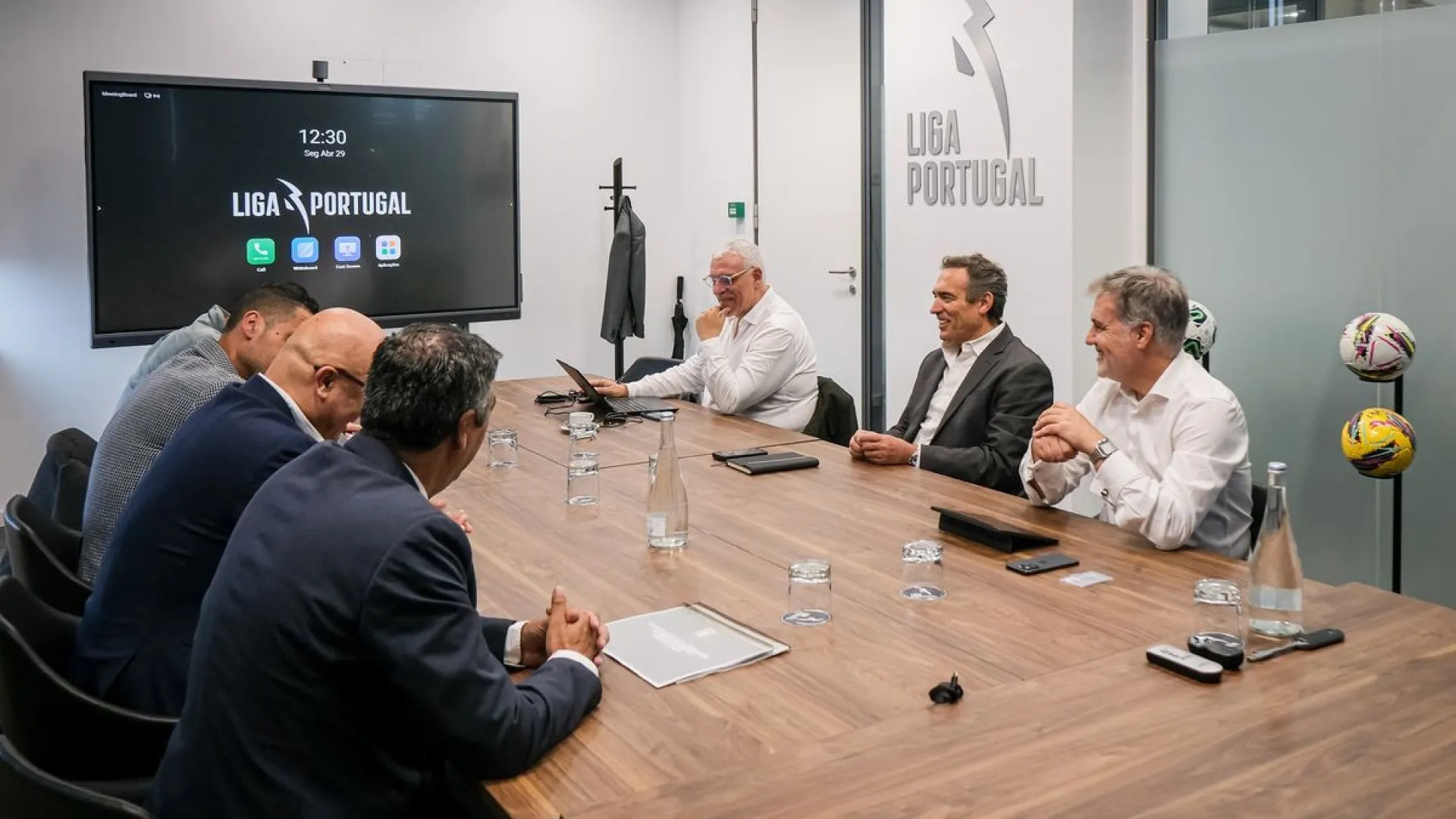 
                    Liga e APAF abordam ambiente crítico em torno das arbitragens
                