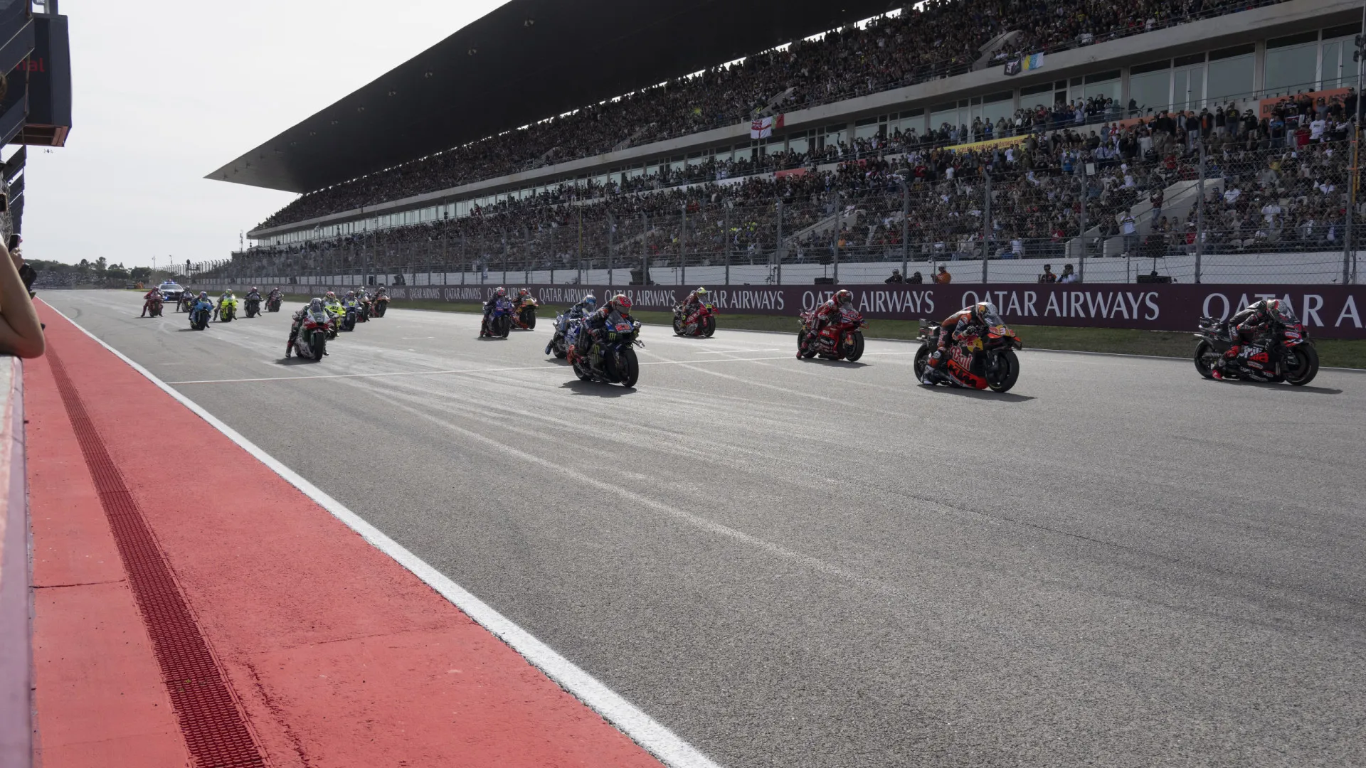 
                    Horários do GP de Valência: Fim de época de MotoGP e Oliveira despede-se
                