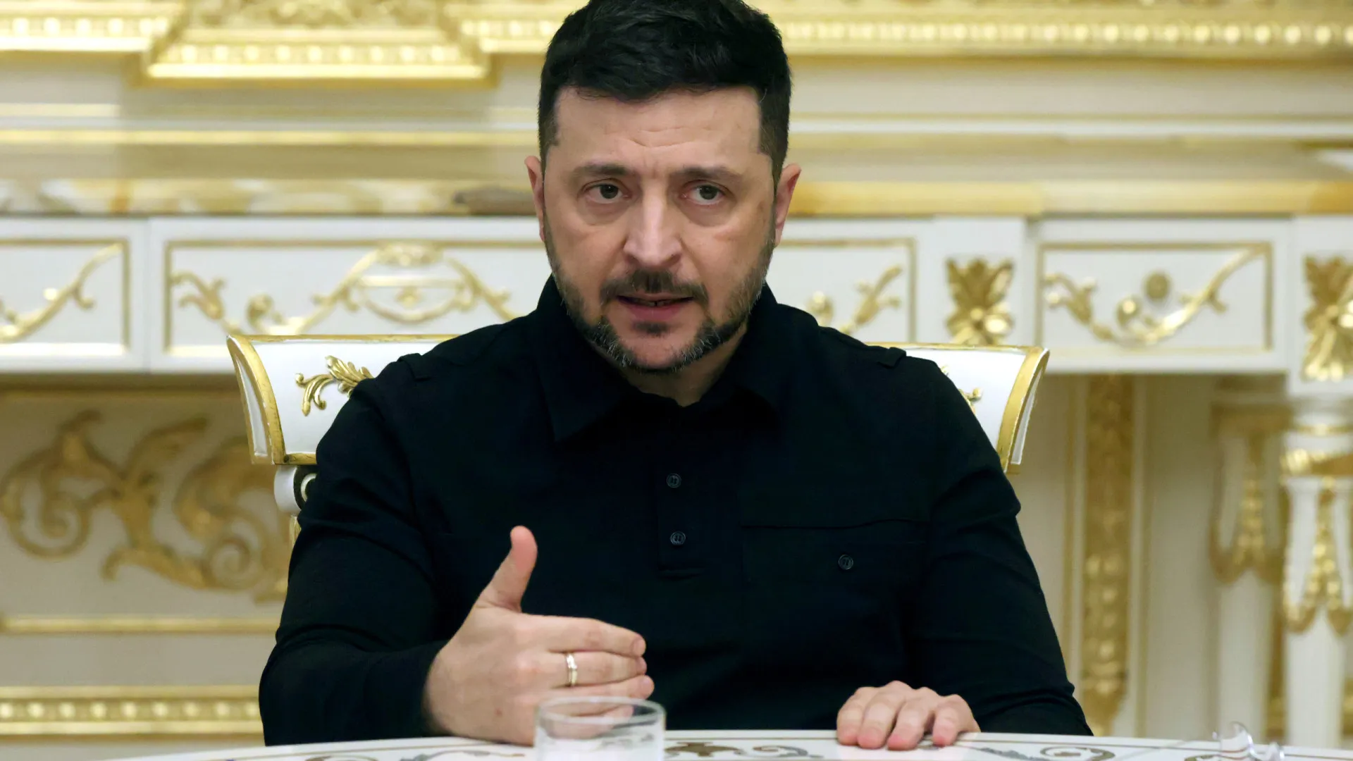 Zelensky alerta que Rússia prepara-se para "grande guerra" na Europa