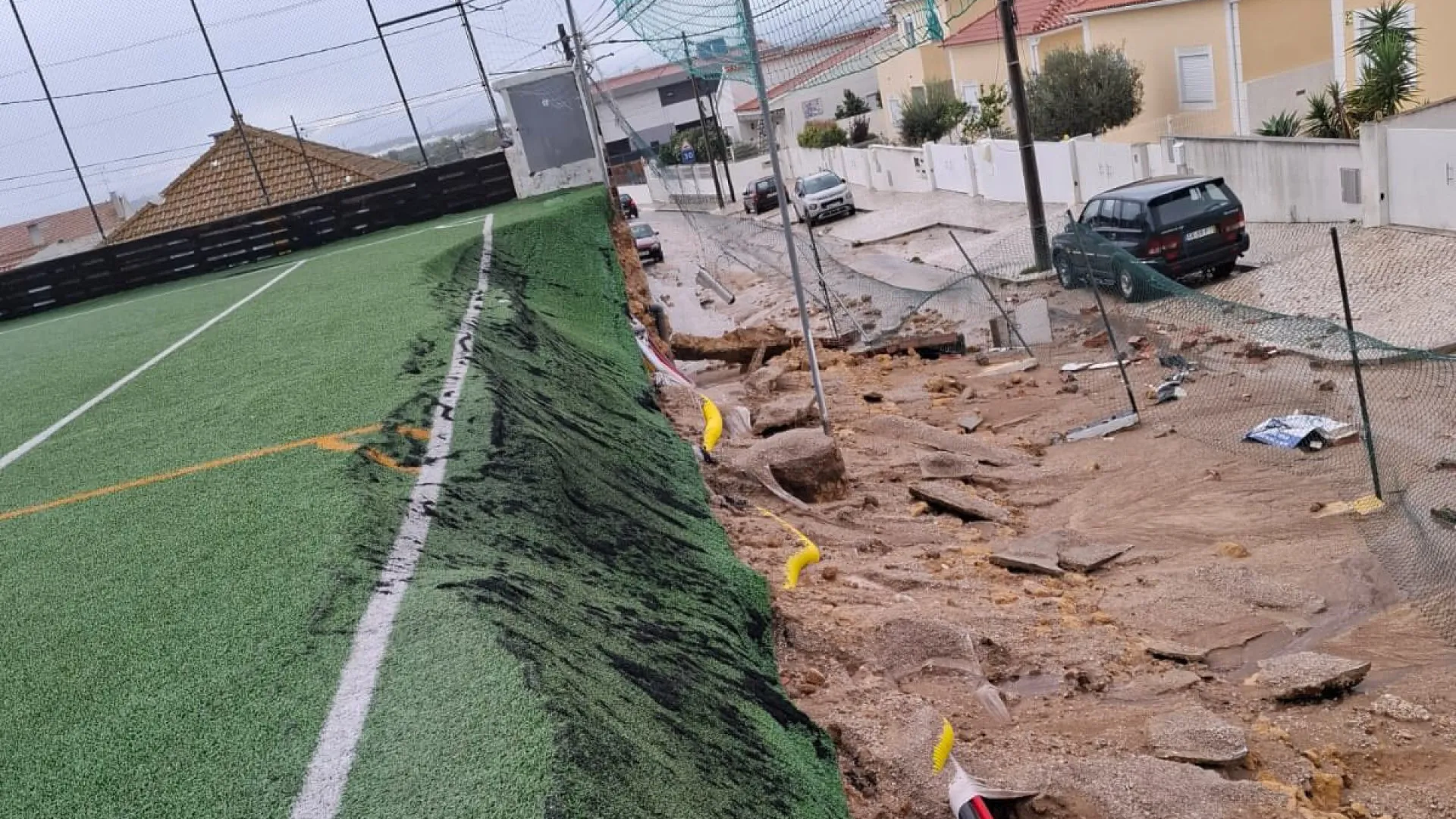 
                    Campo do Botafogo de Cabanas cede devido ao mau tempo
                