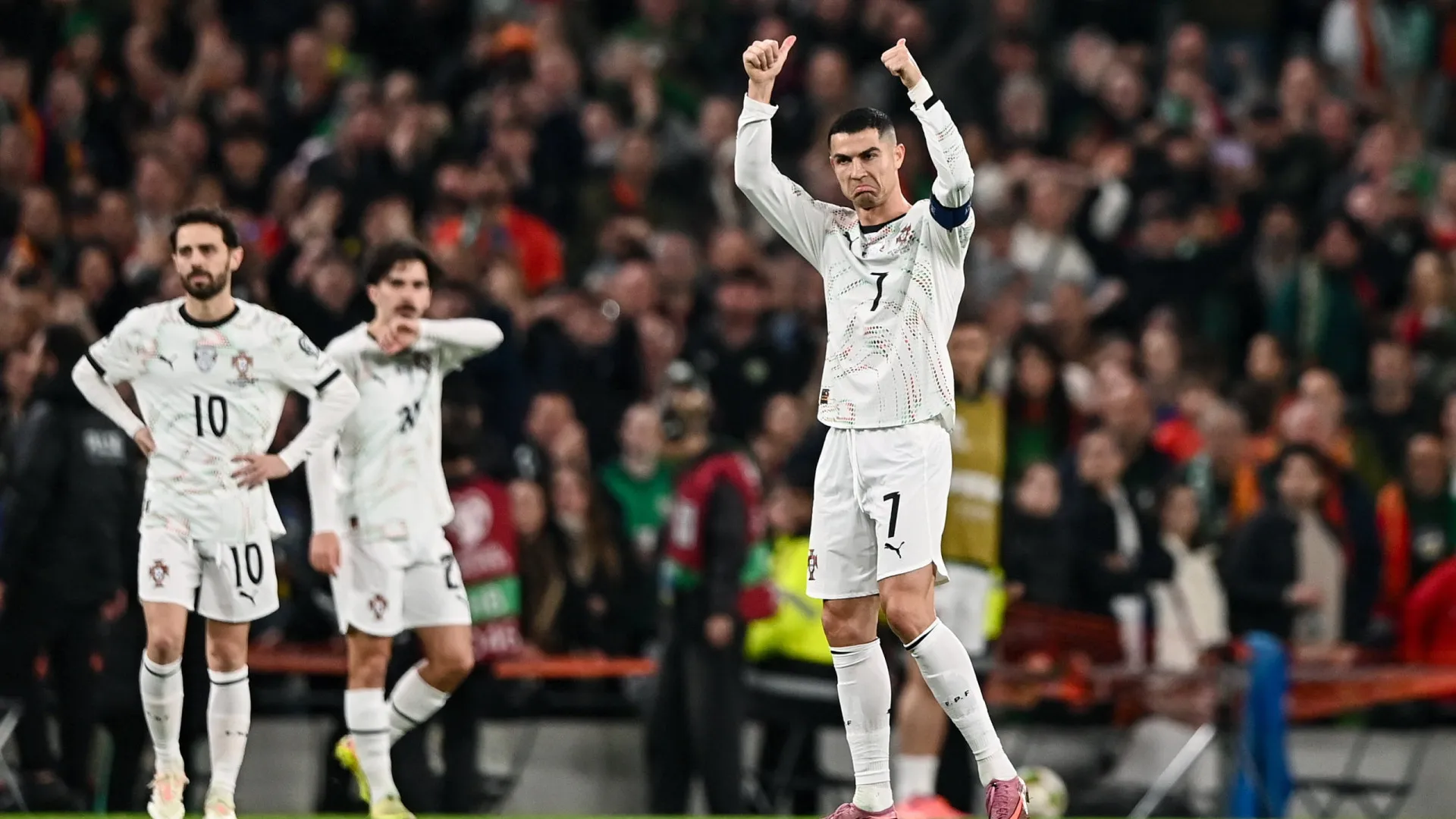 
                    Cristiano Ronaldo dispensado dos trabalhos da seleção após expulsão
                